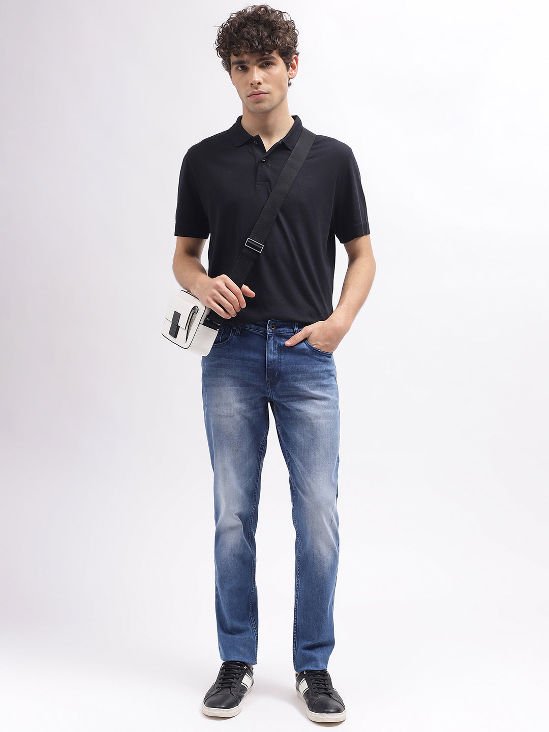 Lindbergh Men Blue Solid Tapered Fit Mid-Rise Jeans