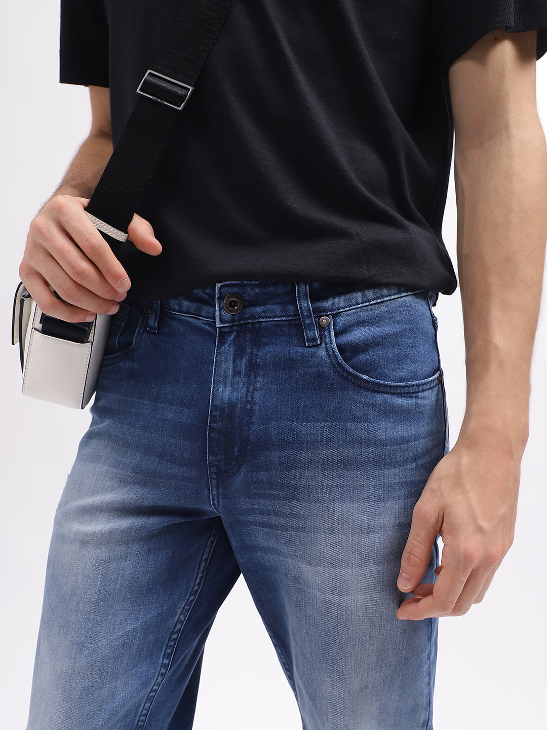 Lindbergh Men Blue Solid Tapered Fit Mid-Rise Jeans