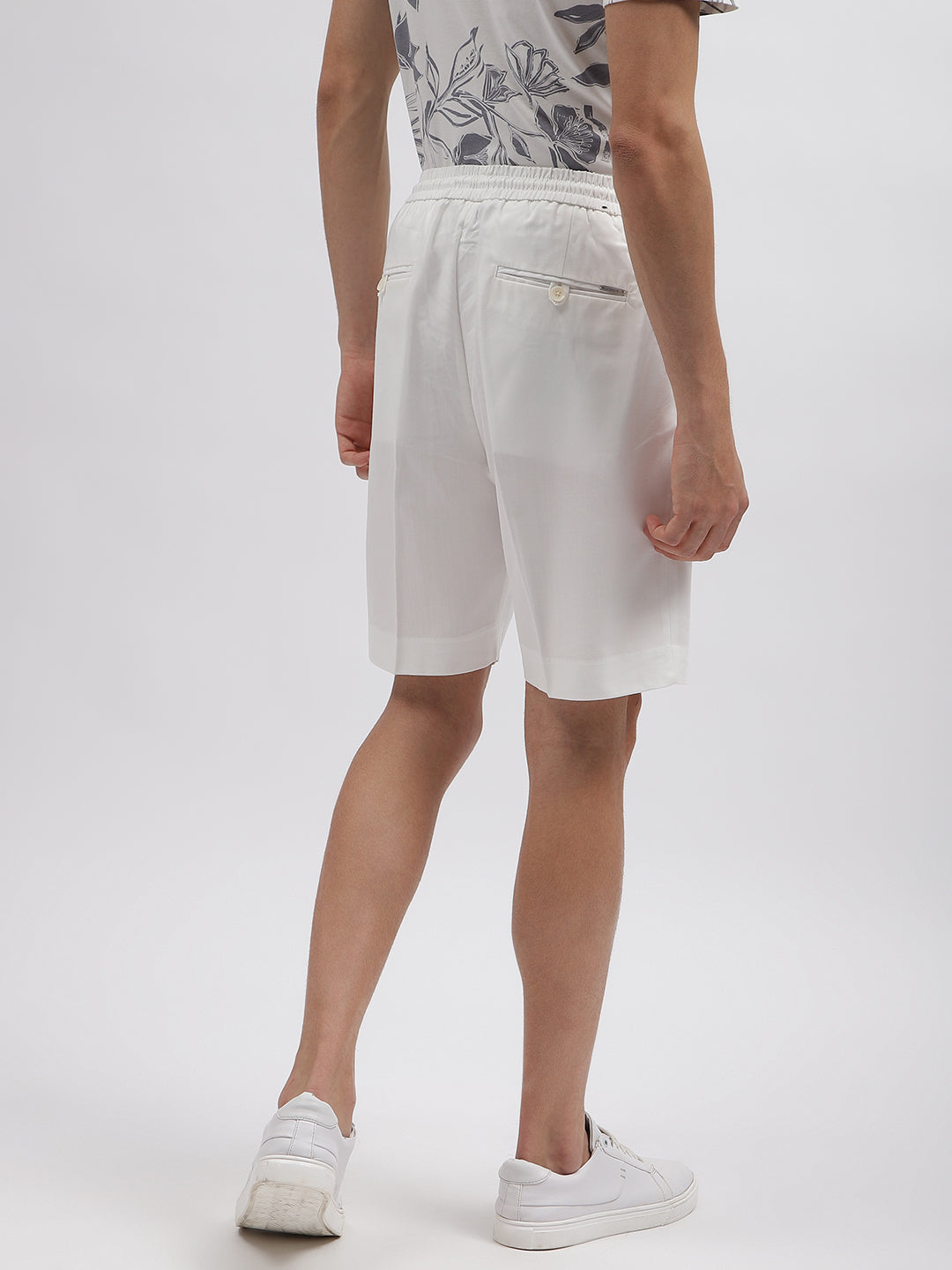 Antony Morato Men Off White Solid Slim Fit Mid-Rise Shorts