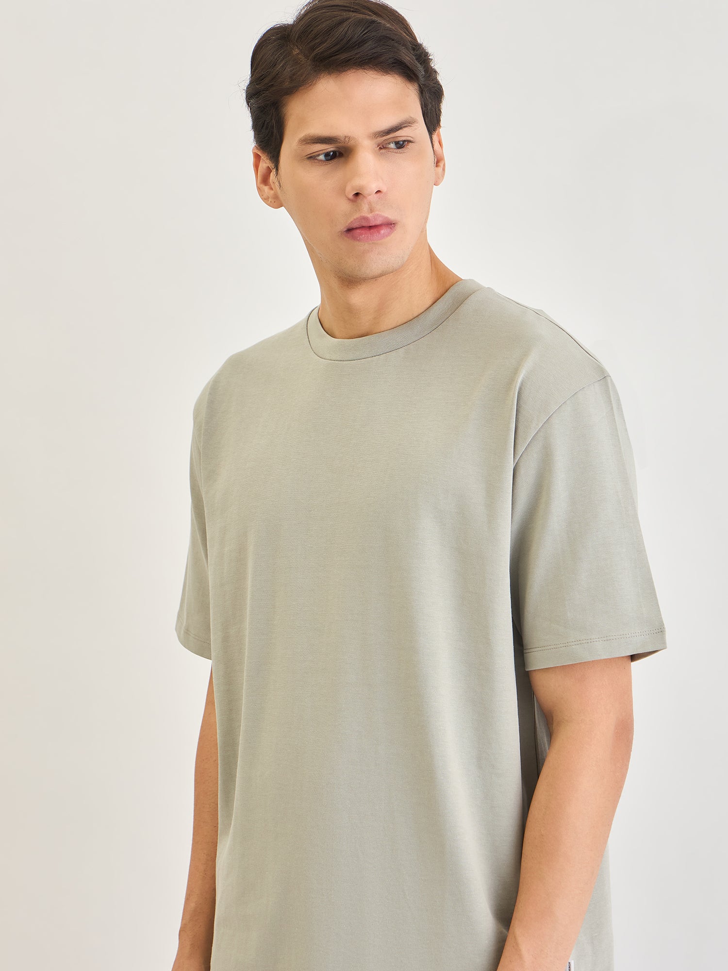 Lindbergh Men Green Solid Round Neck TShirt