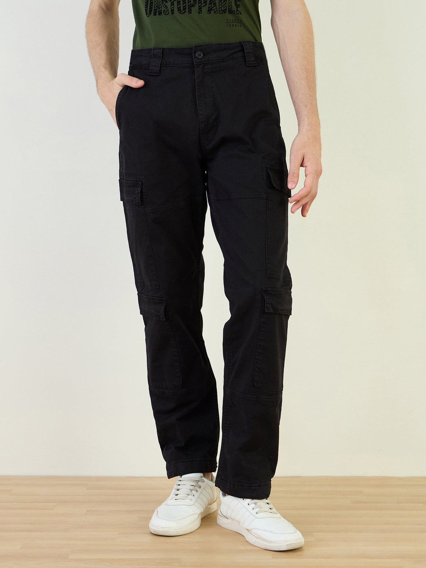 Iconic Men Black Cargo Fit Solid Cargo Trouser