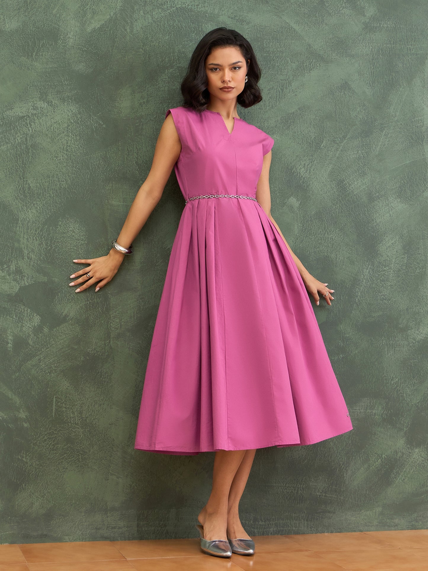 Iconic Women Purple Solid V-Cut Dress