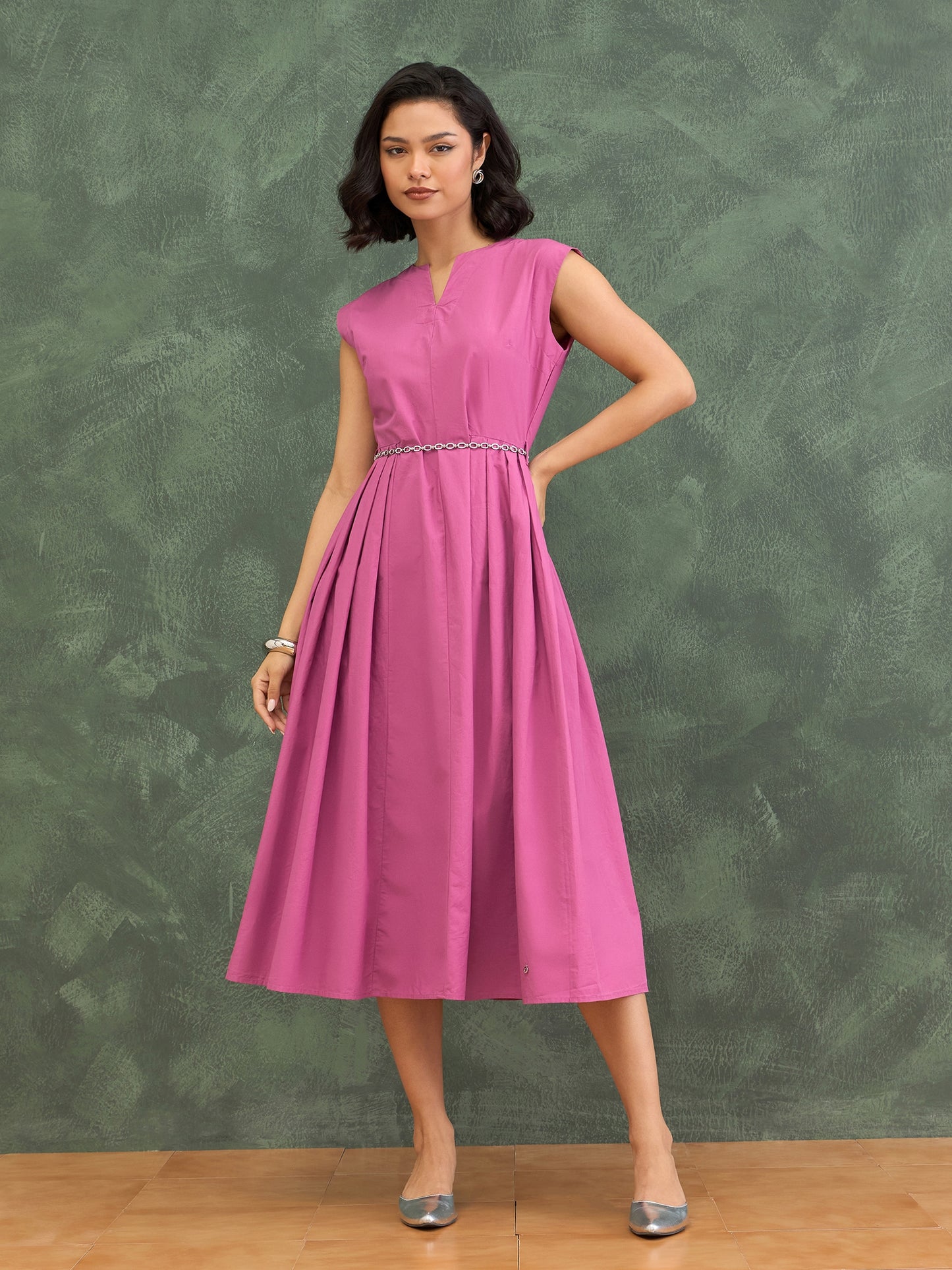 Iconic Women Purple Solid V-Cut Dress