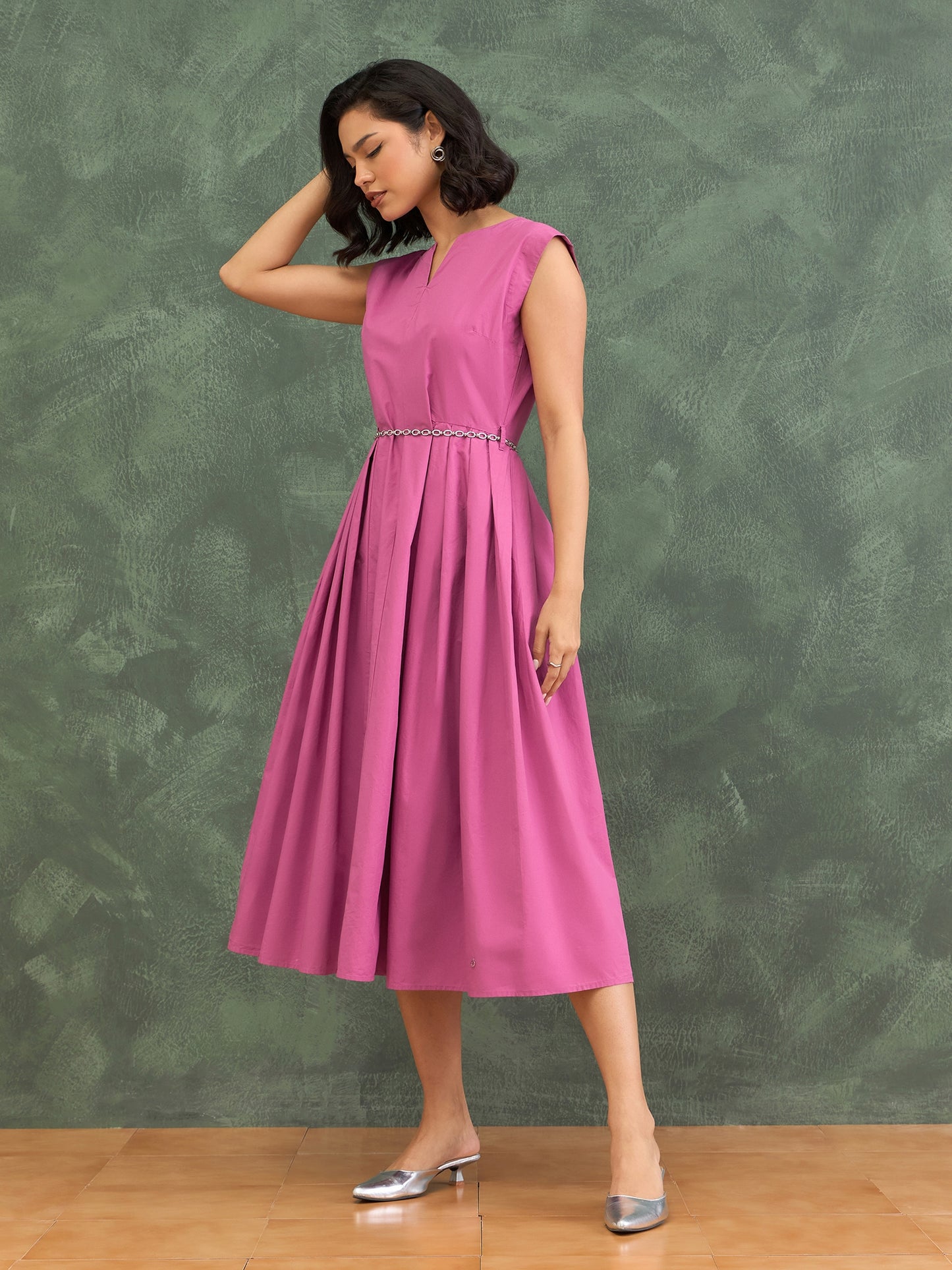 Iconic Women Purple Solid V-Cut Dress