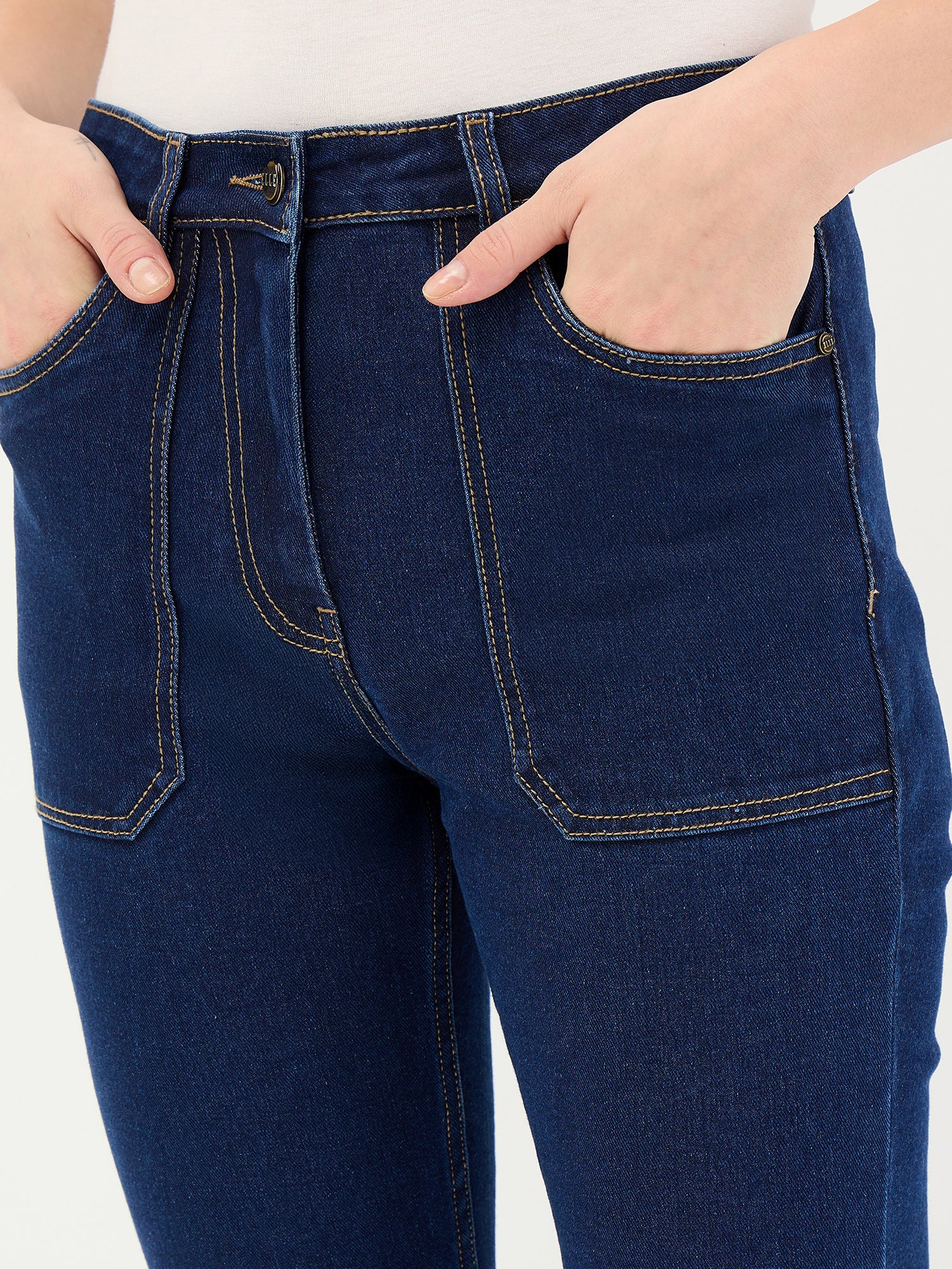 Elle Women Blue Bootcut Fit Solid Jeans