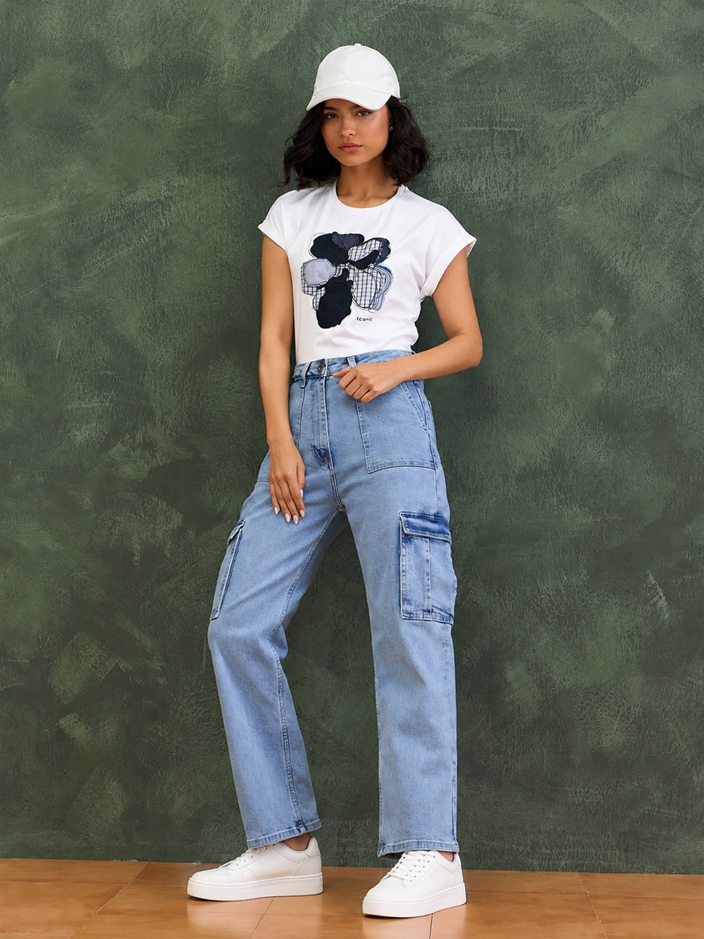 Iconic Women Blue Straight Fit Solid Jeans