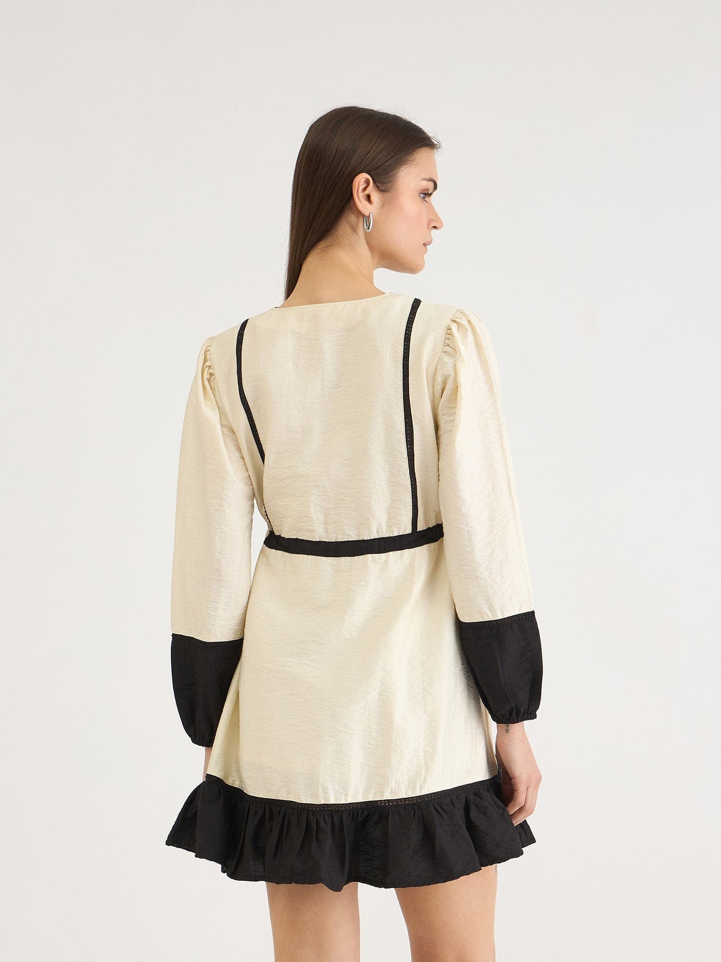 Elle Women White Solid V Neck Dress