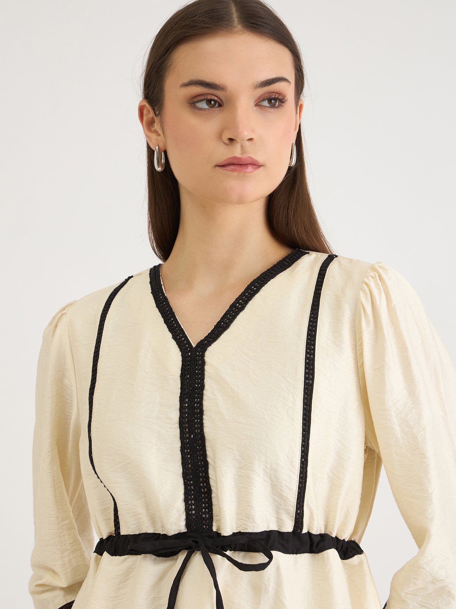 Elle Women White Solid V Neck Dress