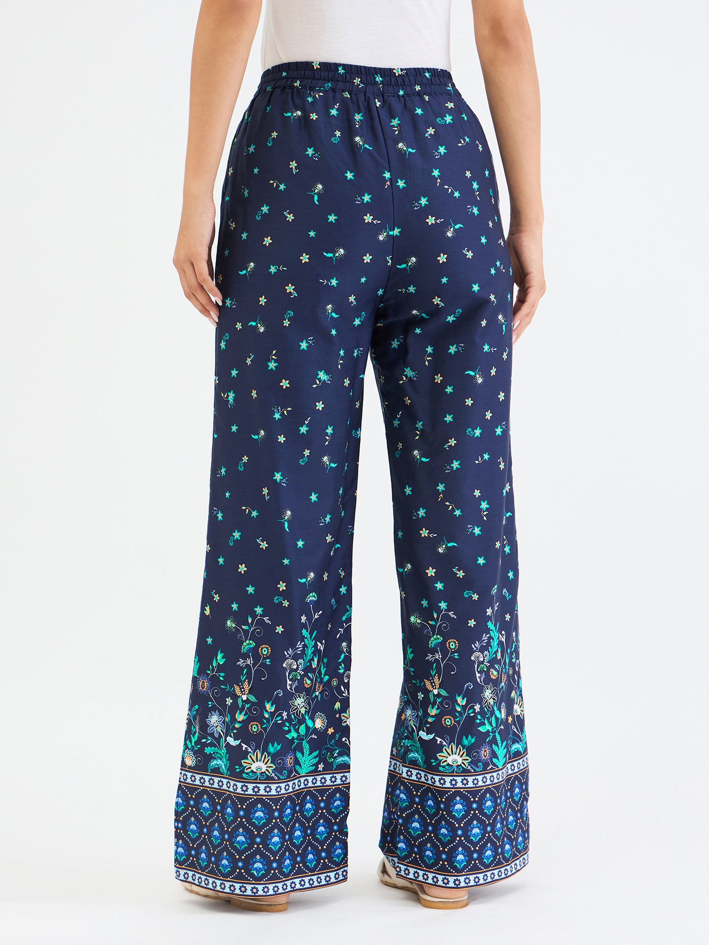 Elle Women Blue Relaxed Fit Printed Trouser