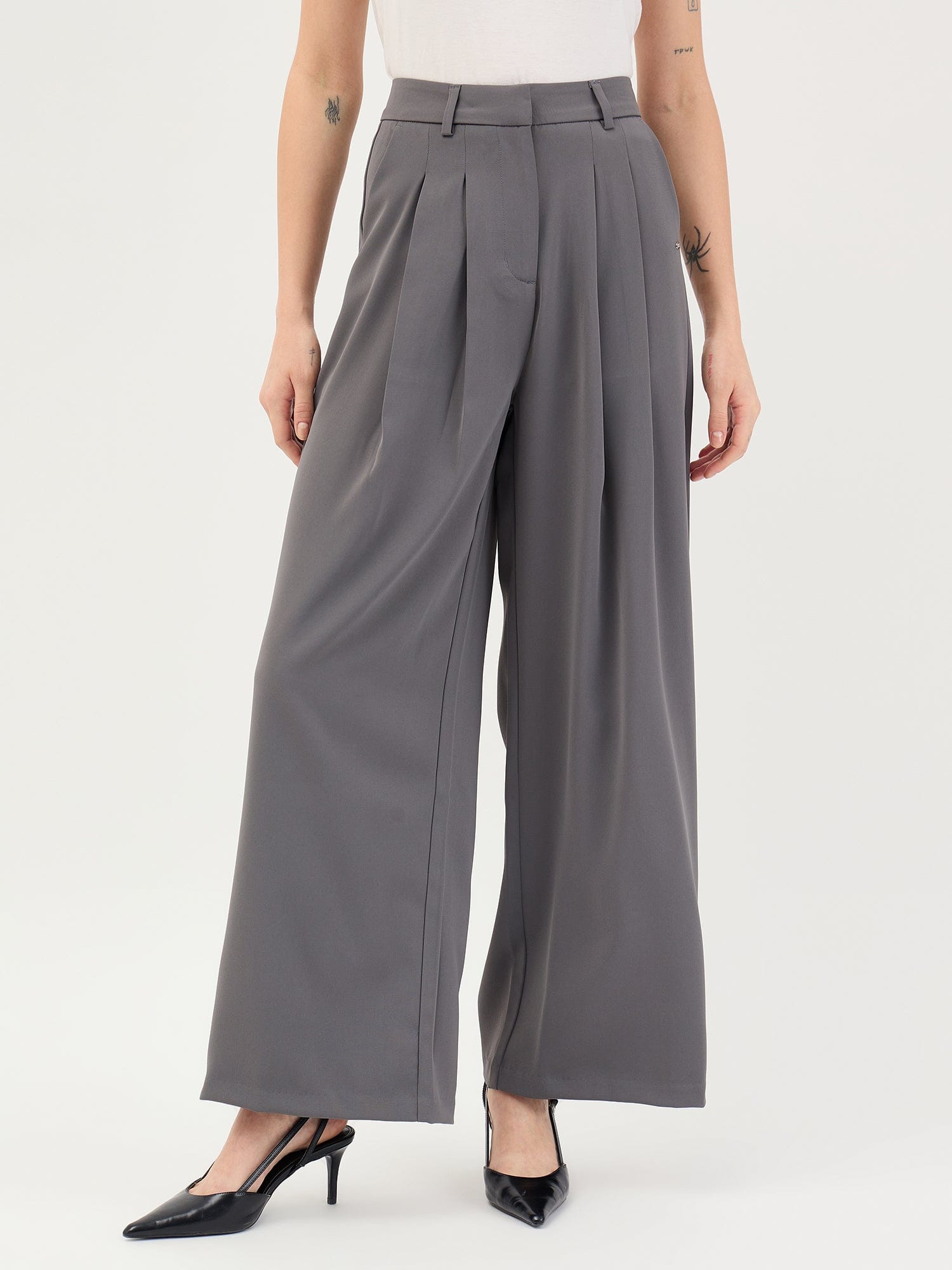 Elle Women Grey Flared Fit Solid Trouser