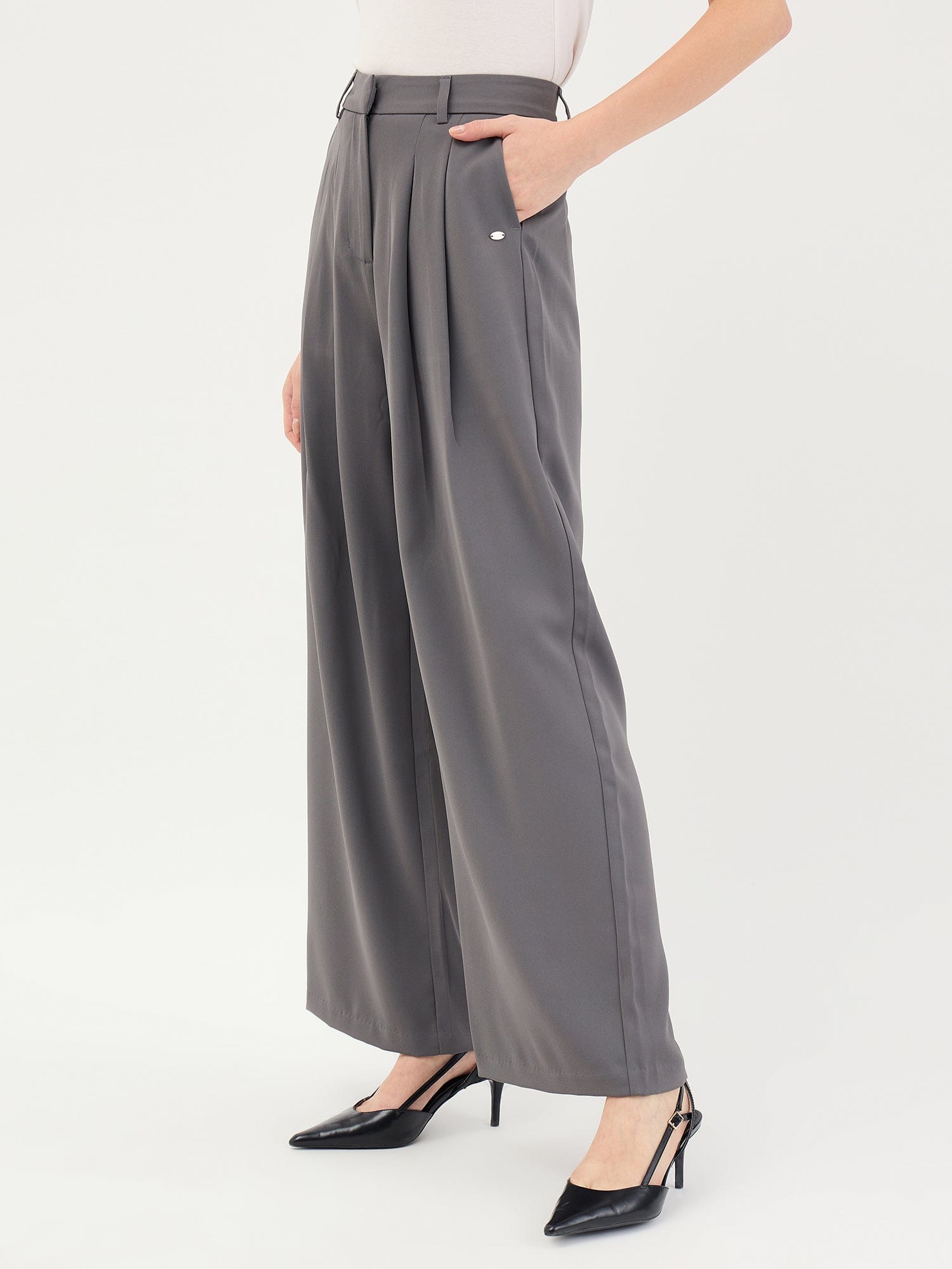 Elle Women Grey Flared Fit Solid Trouser