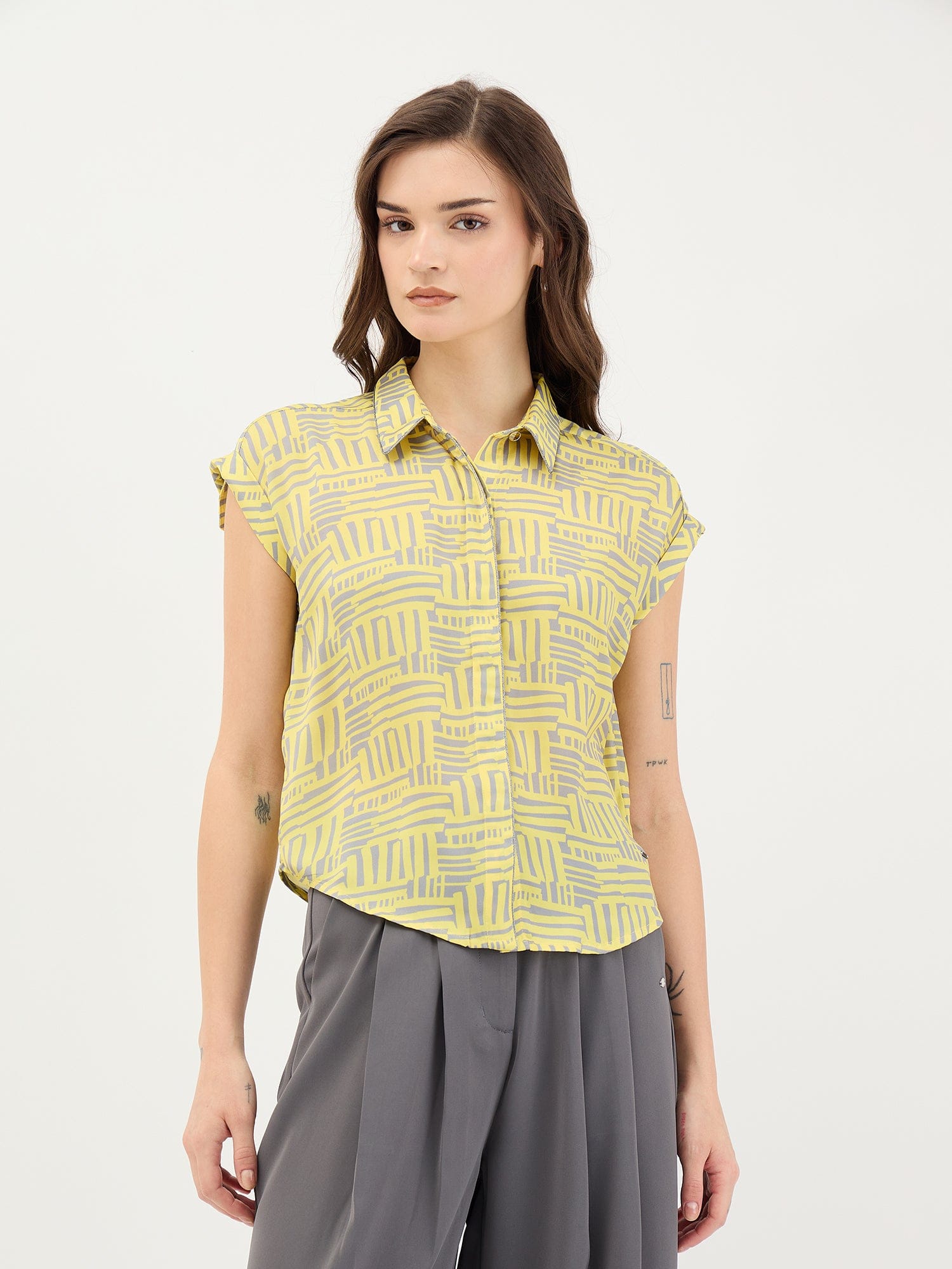Elle Women Grey Aop Collar Top
