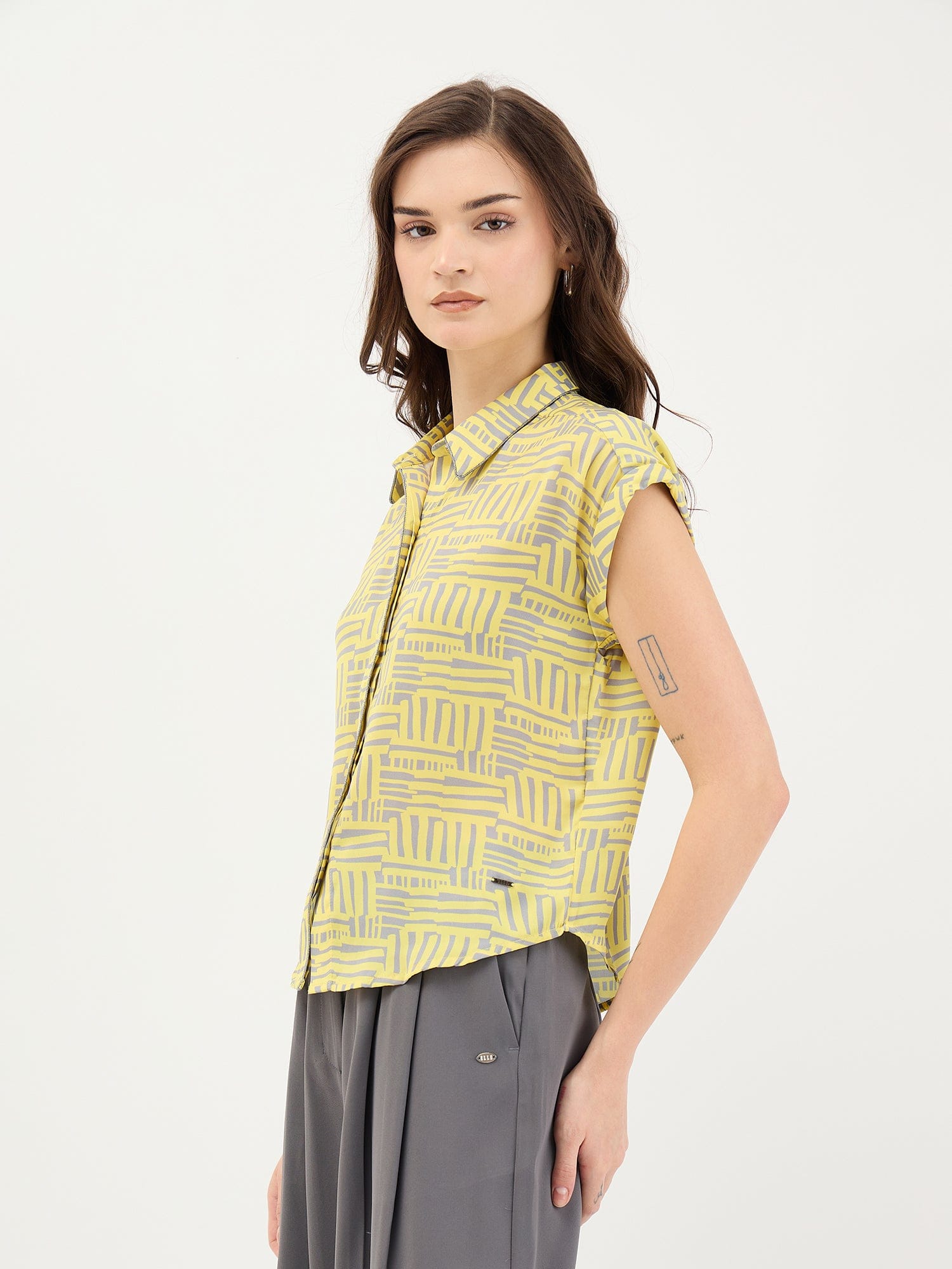 Elle Women Grey Aop Collar Top