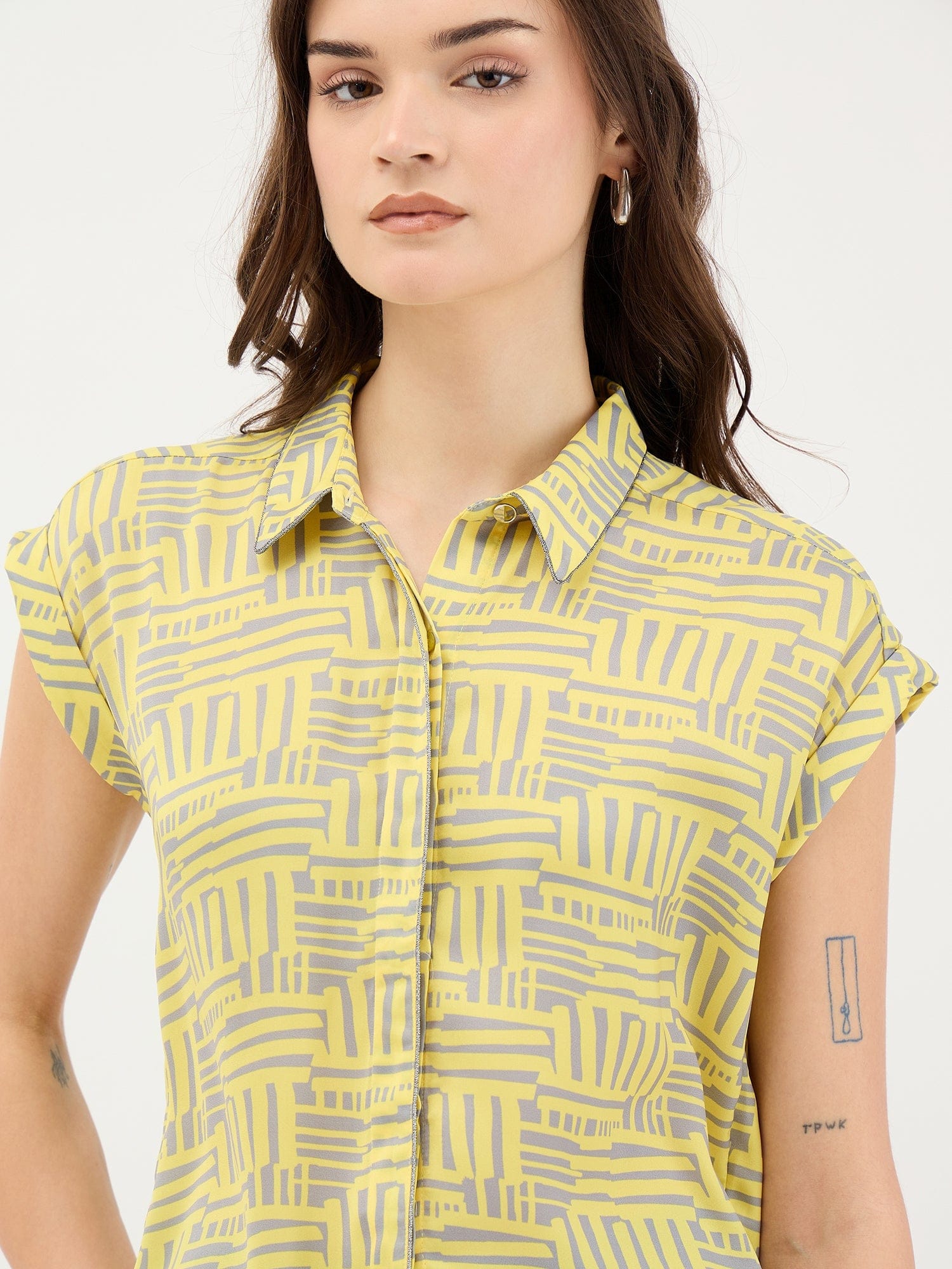 Elle Women Grey Aop Collar Top