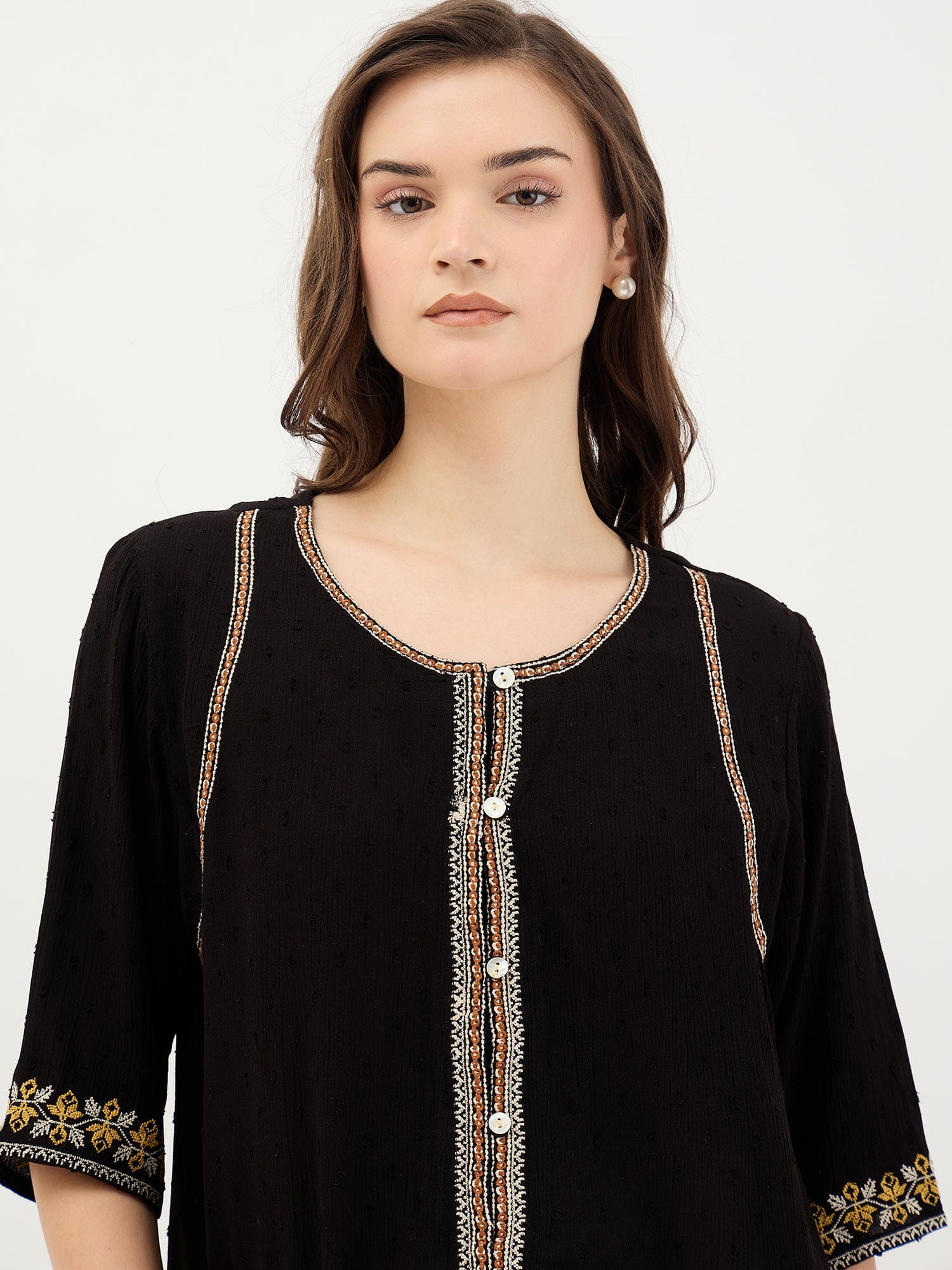 Elle Women Black Solid Round Neck Top