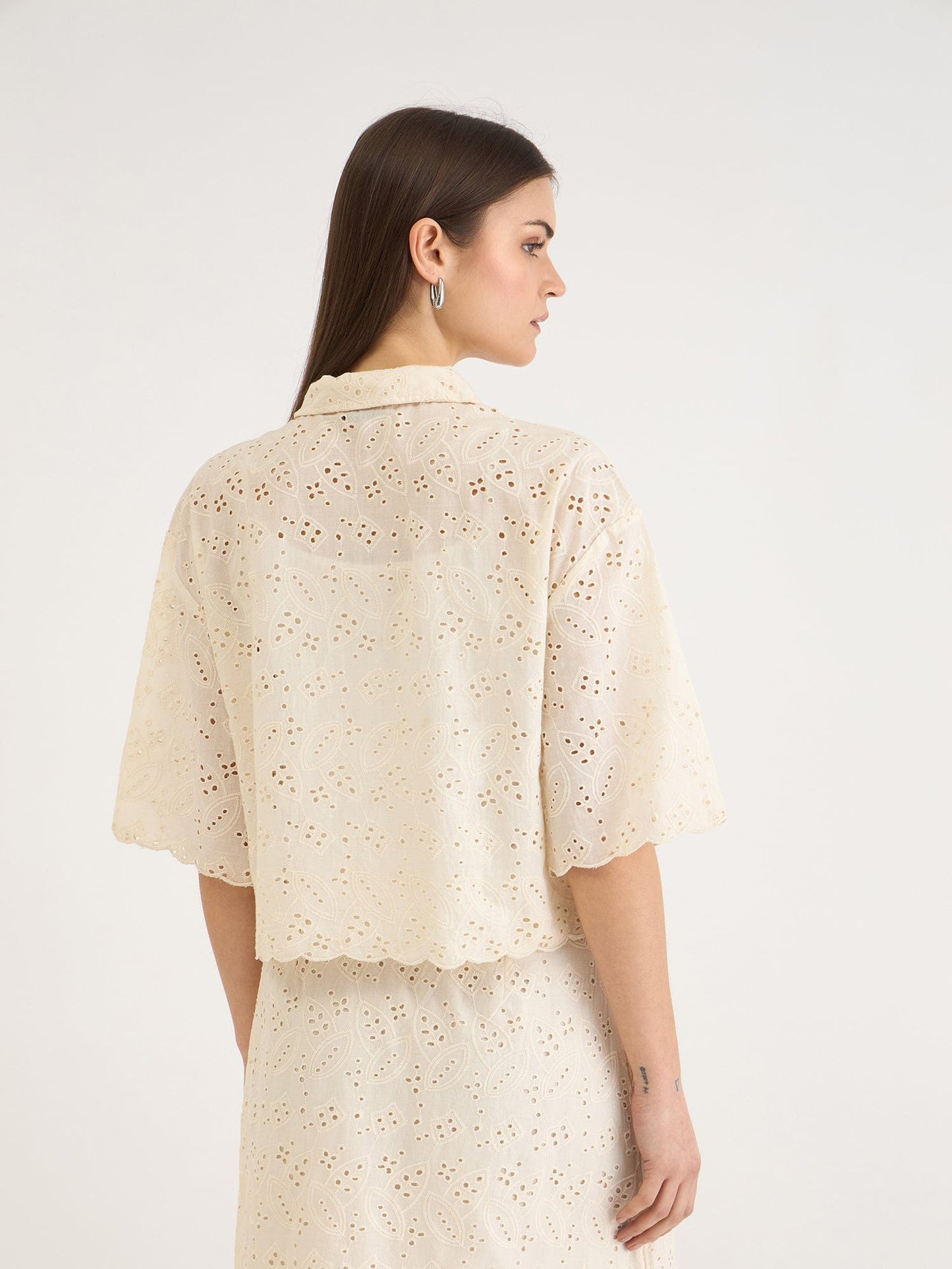 Elle Women White Schiffli Collar Top