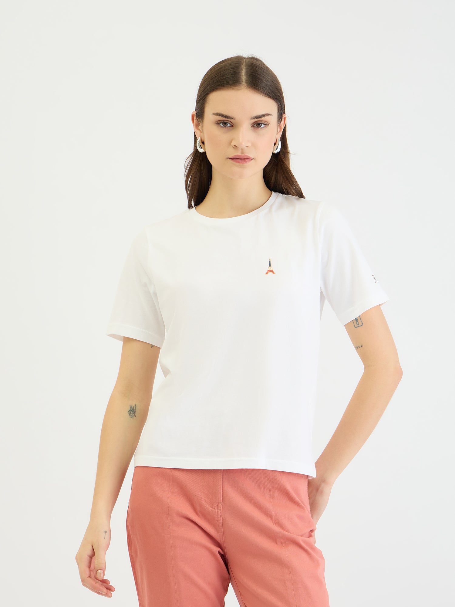 Elle Women White Solid Round Neck Tshirt