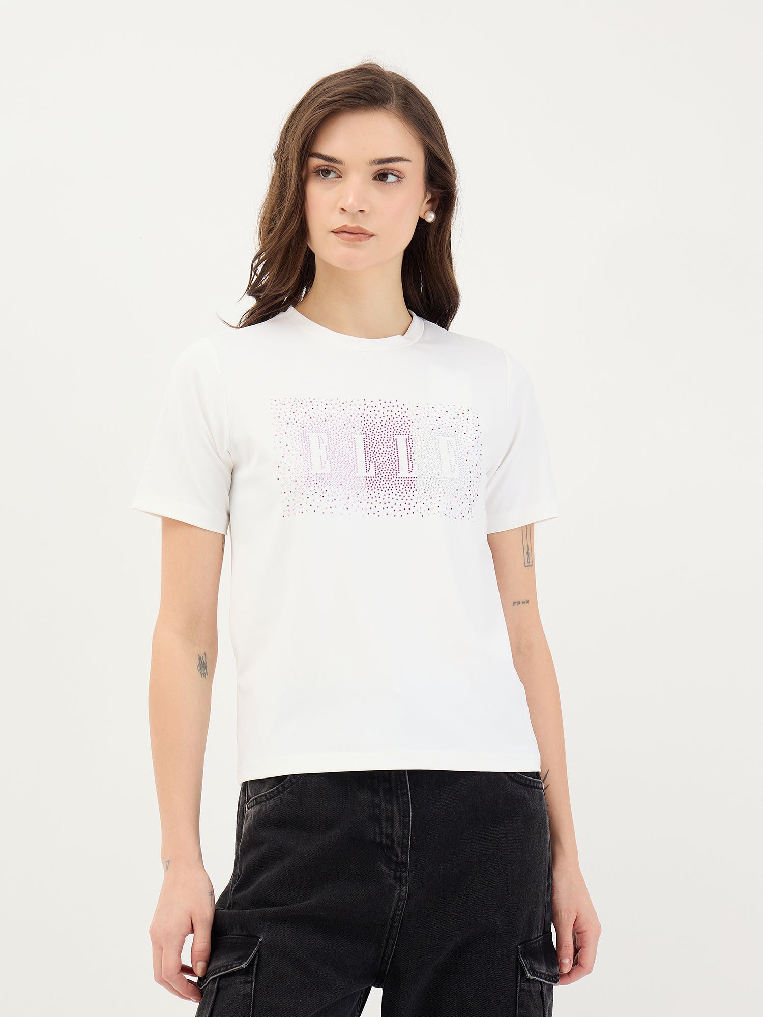 Elle Women White Solid Round Neck TShirt