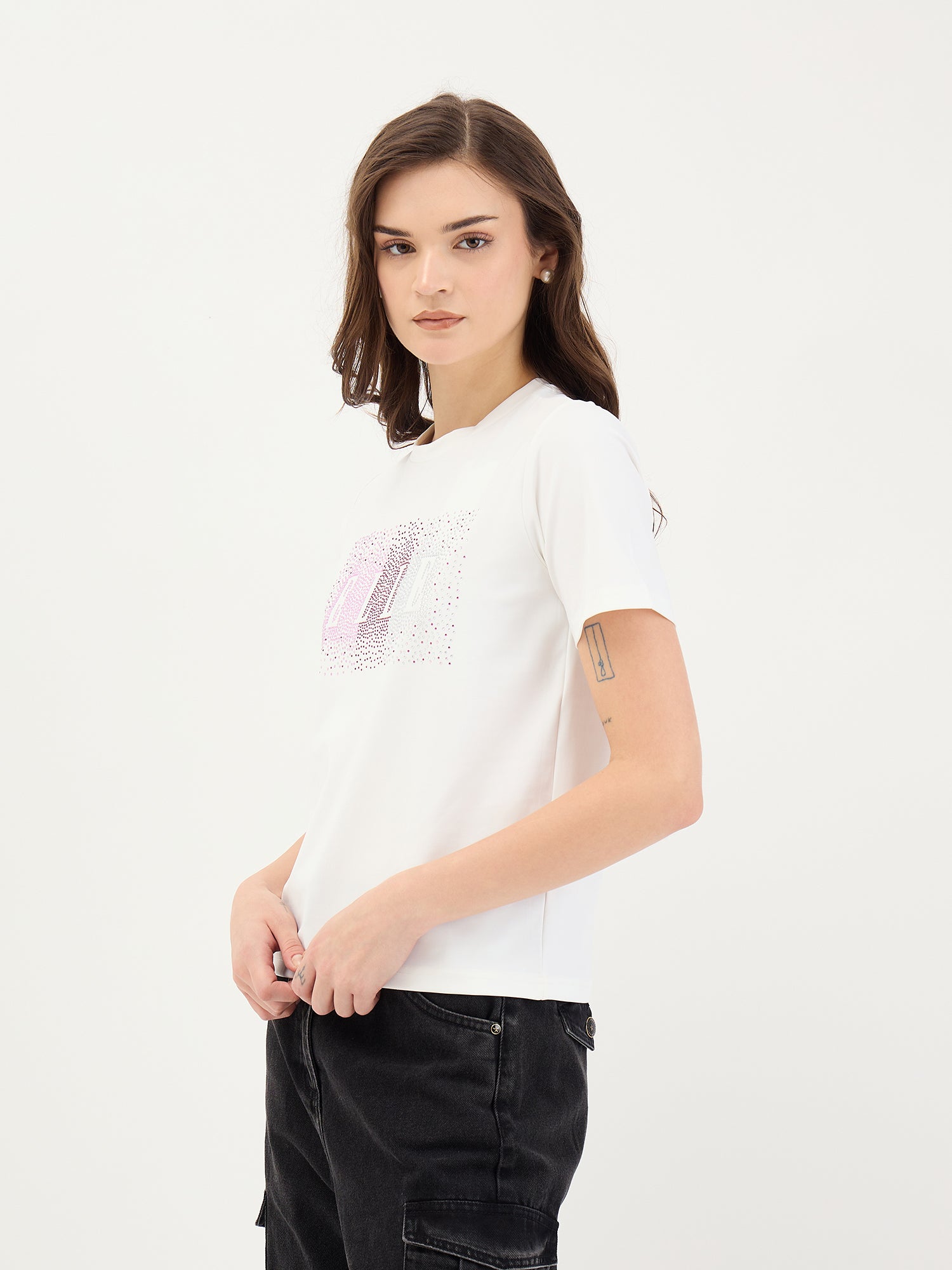 Elle Women White Solid Round Neck TShirt
