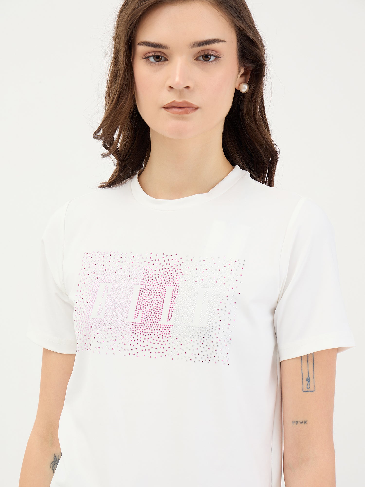 Elle Women White Solid Round Neck TShirt