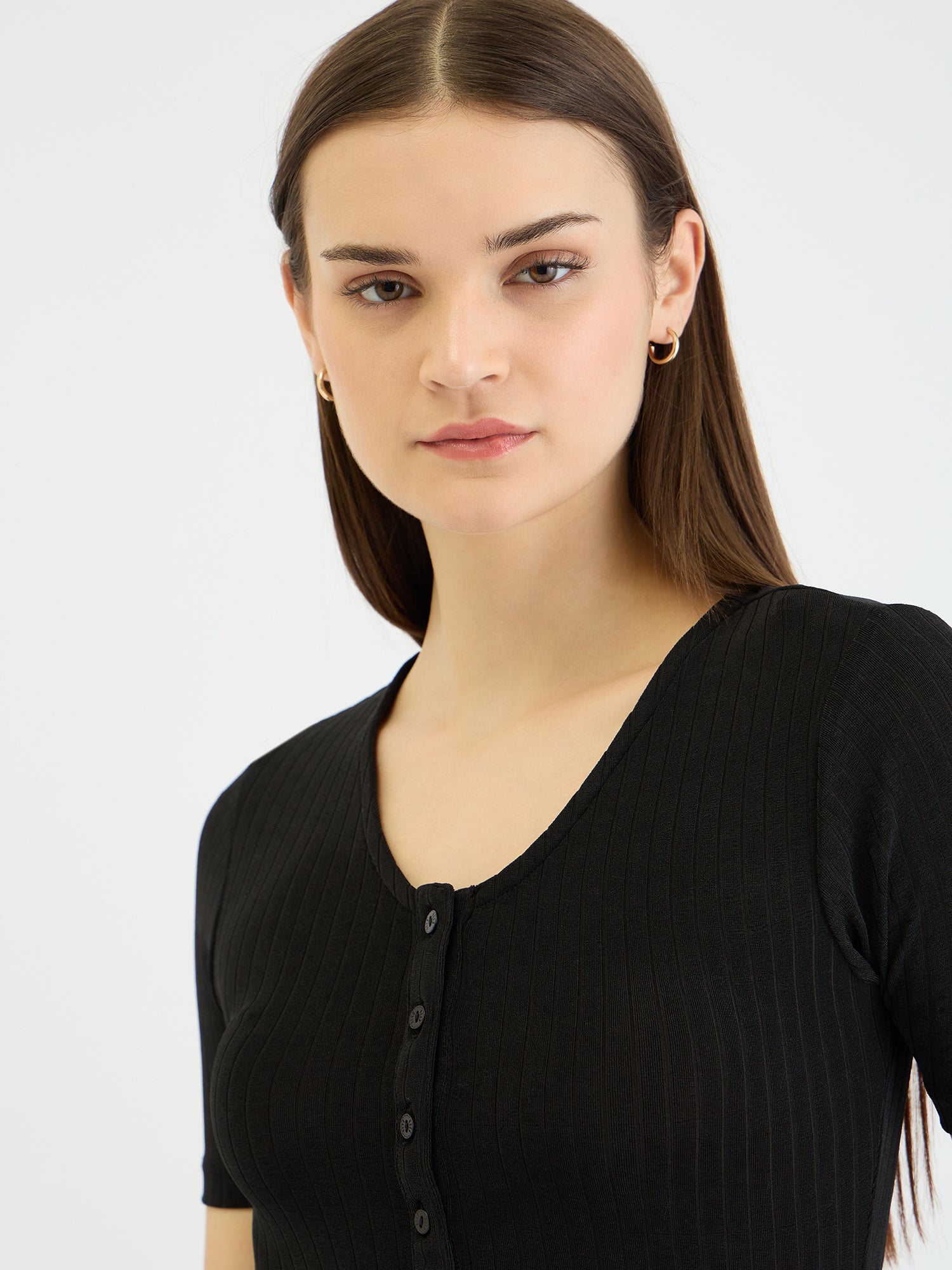 Elle Women Black Solid Scoop Necck Tshirt