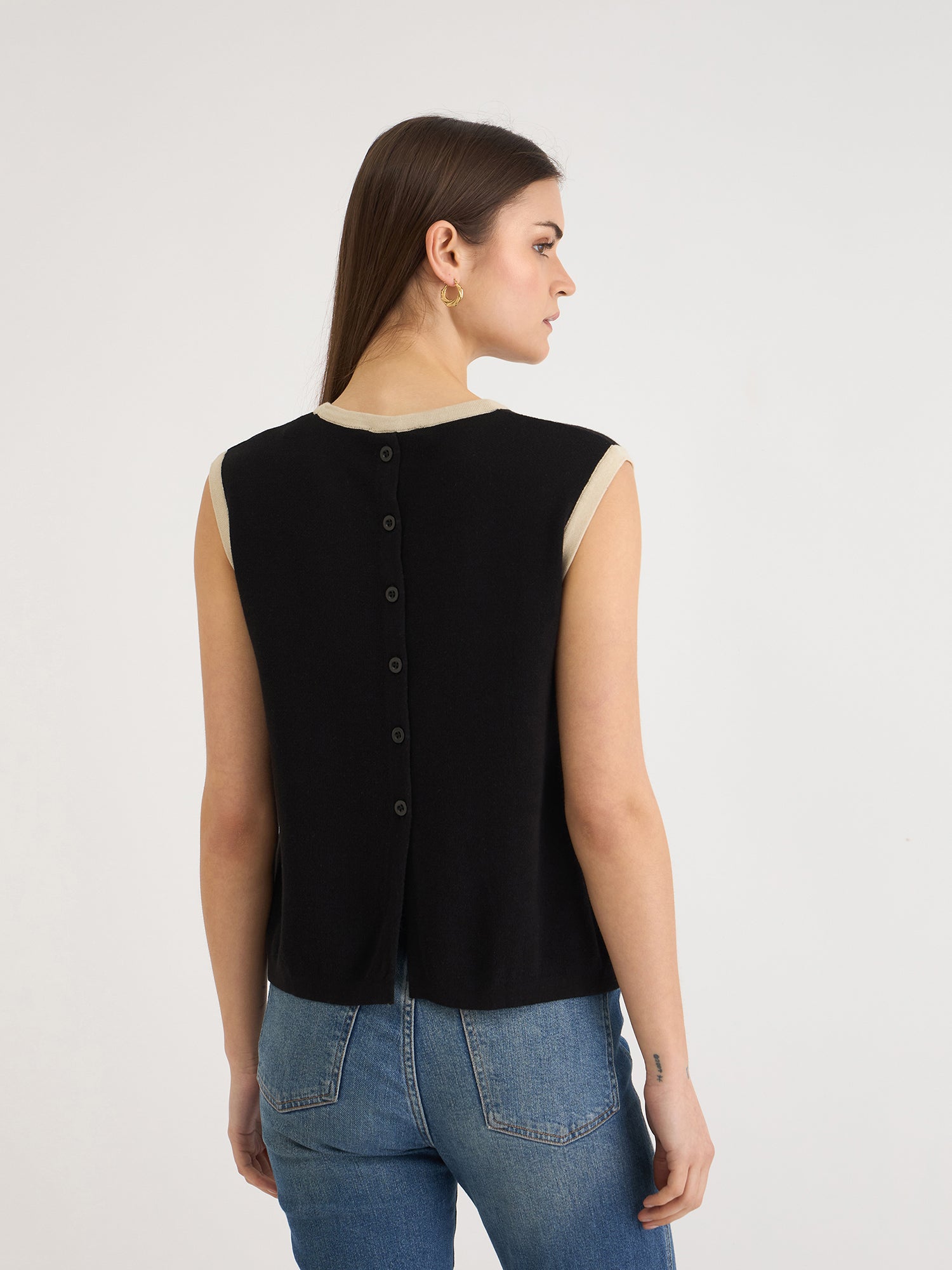 Elle Women Black Knitted Round Neck Tshirt