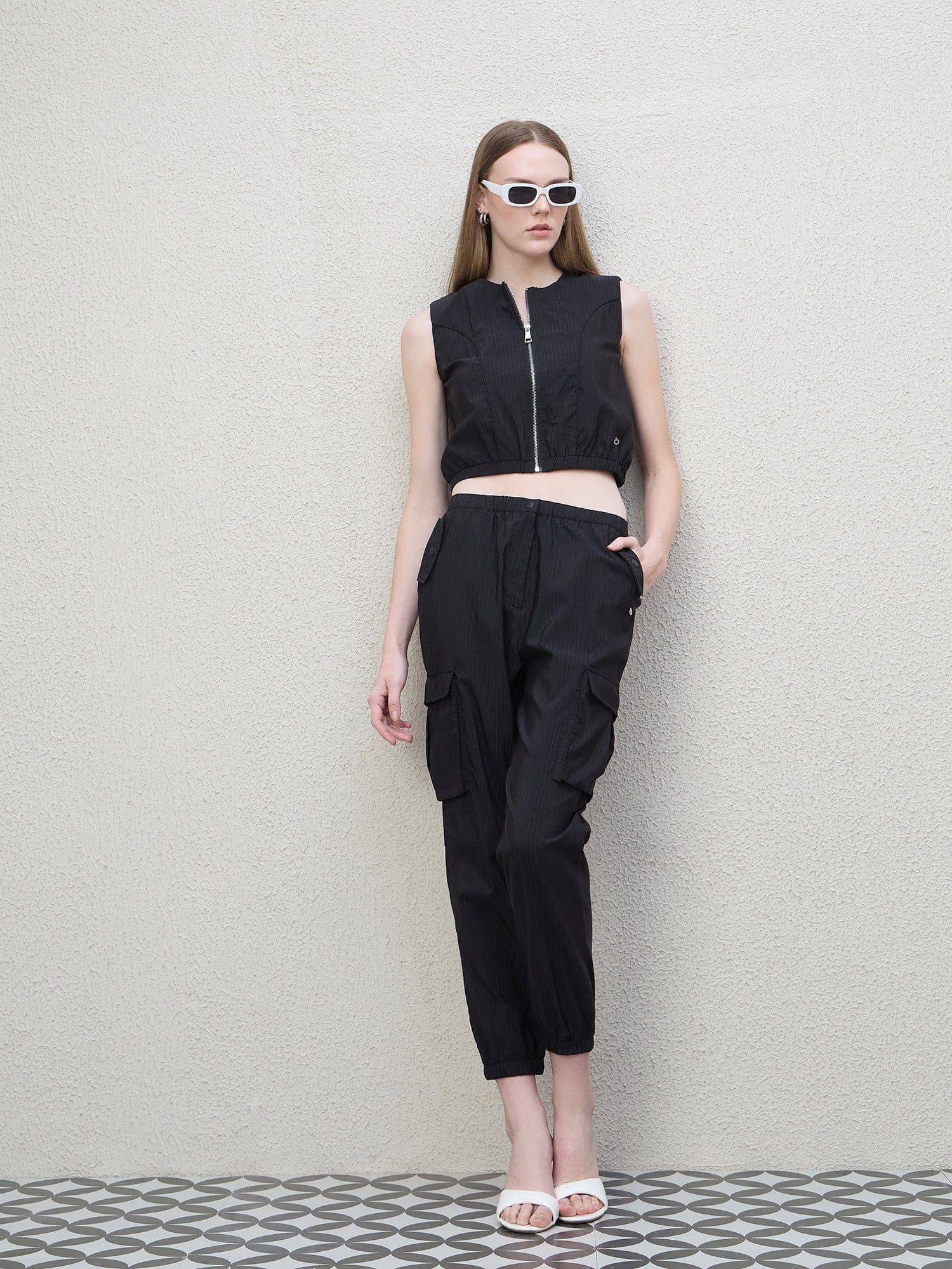 Iconic Women Black Regular Fit Solid Jogger