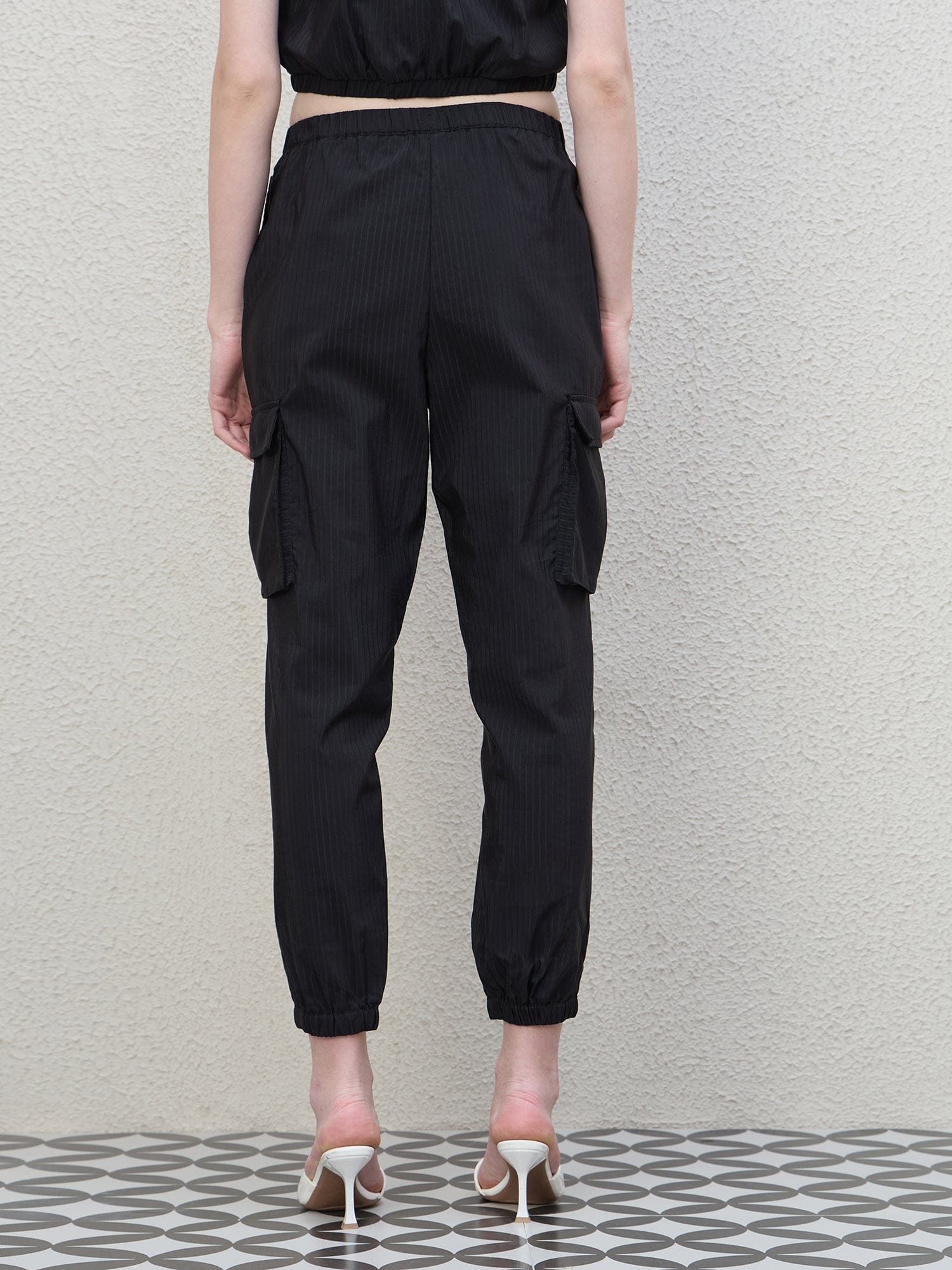 Iconic Women Black Regular Fit Solid Jogger