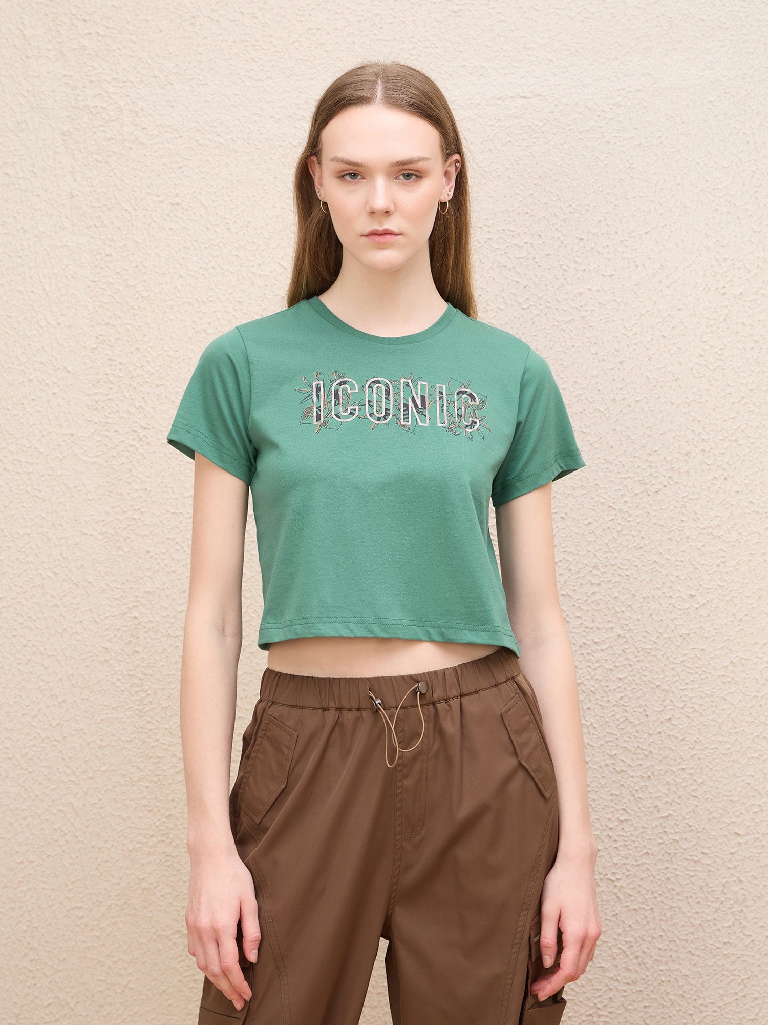 Iconic Women Green Solid Crew Neck Tshirt