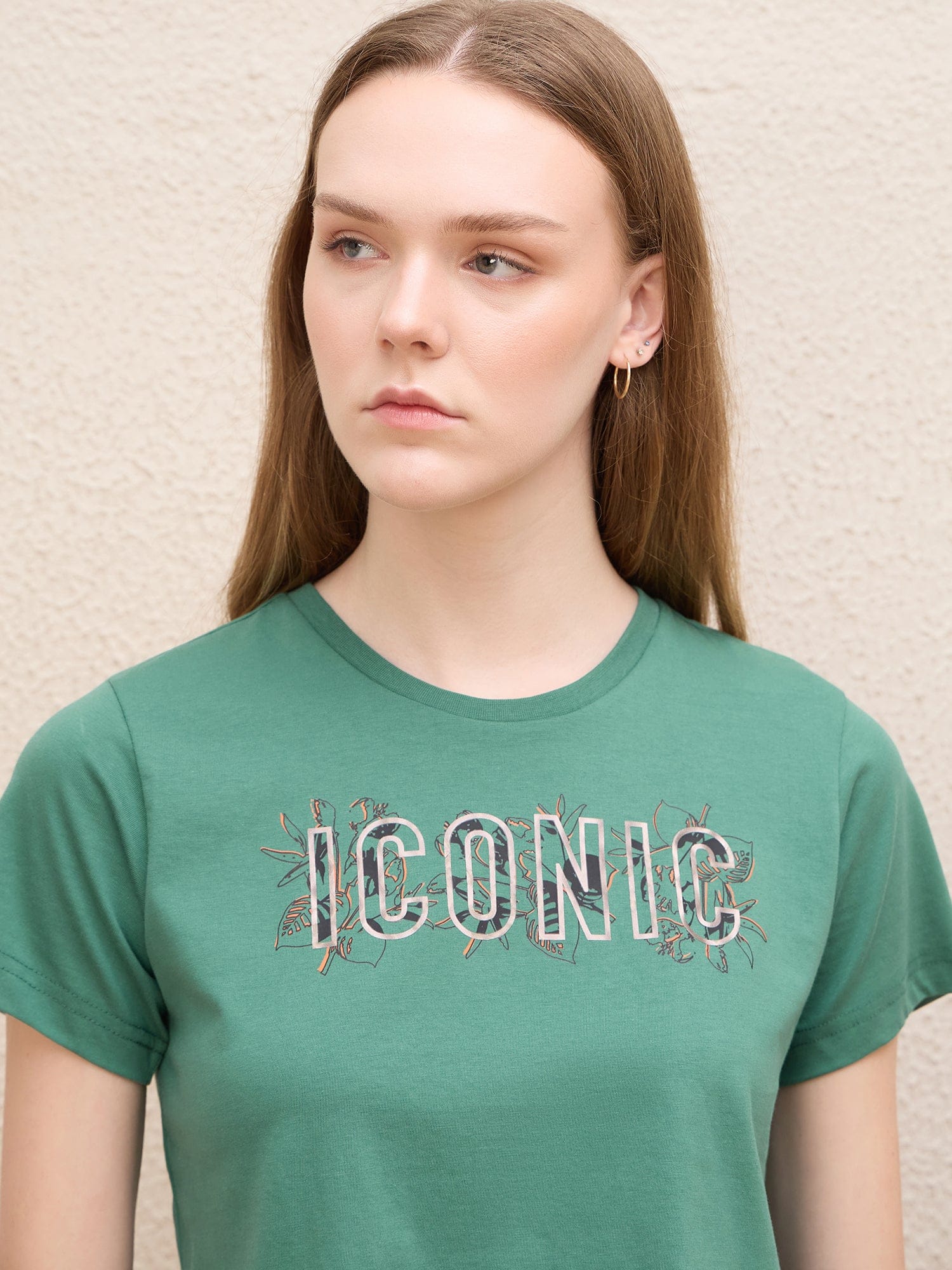 Iconic Women Green Solid Crew Neck Tshirt