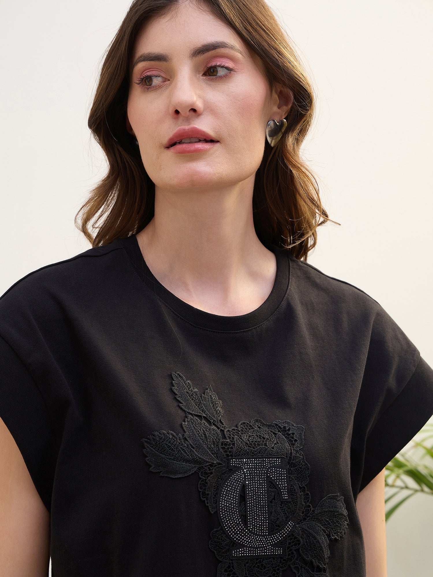 Iconic Women Black Solid Crew Neck TShirt