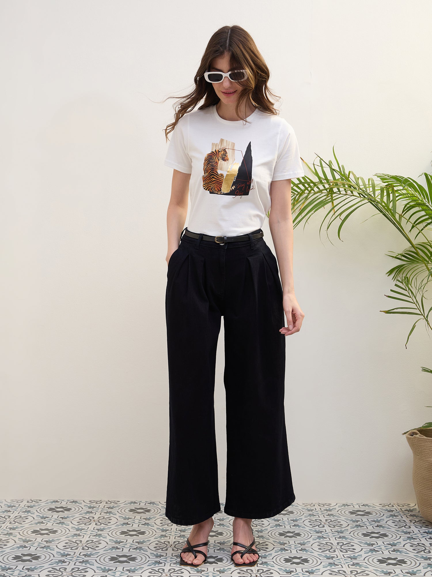 Iconic Women White Solid Round Neck TShirt