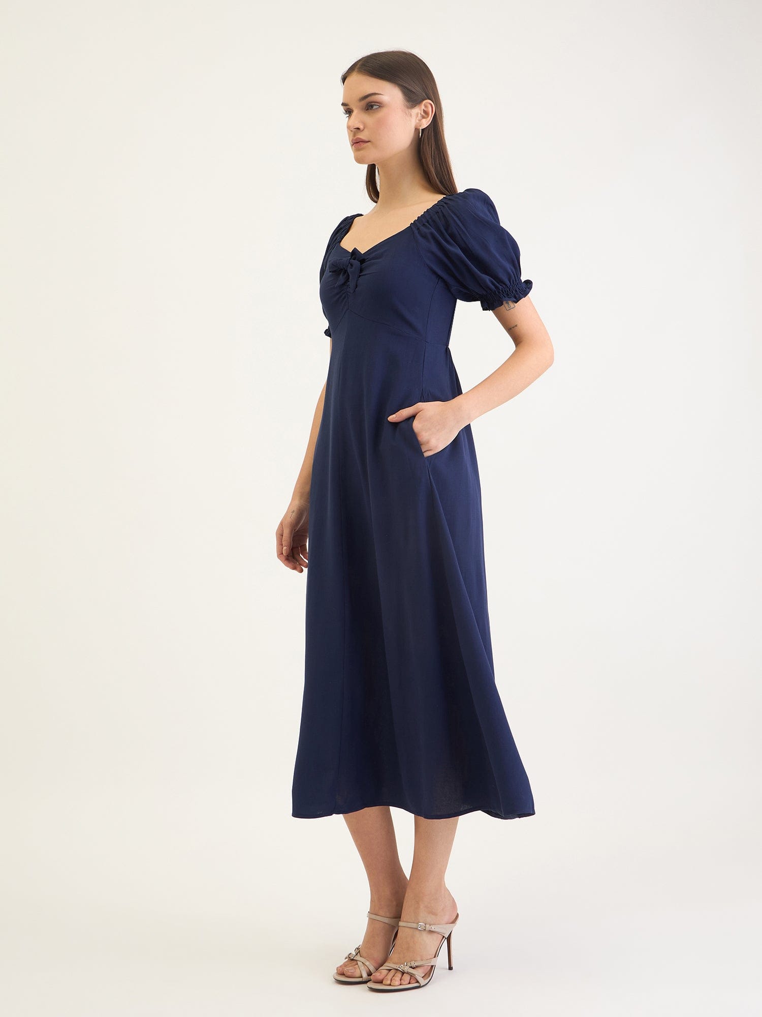 Elle Women Blue Solid Sweetheart Collar Dress