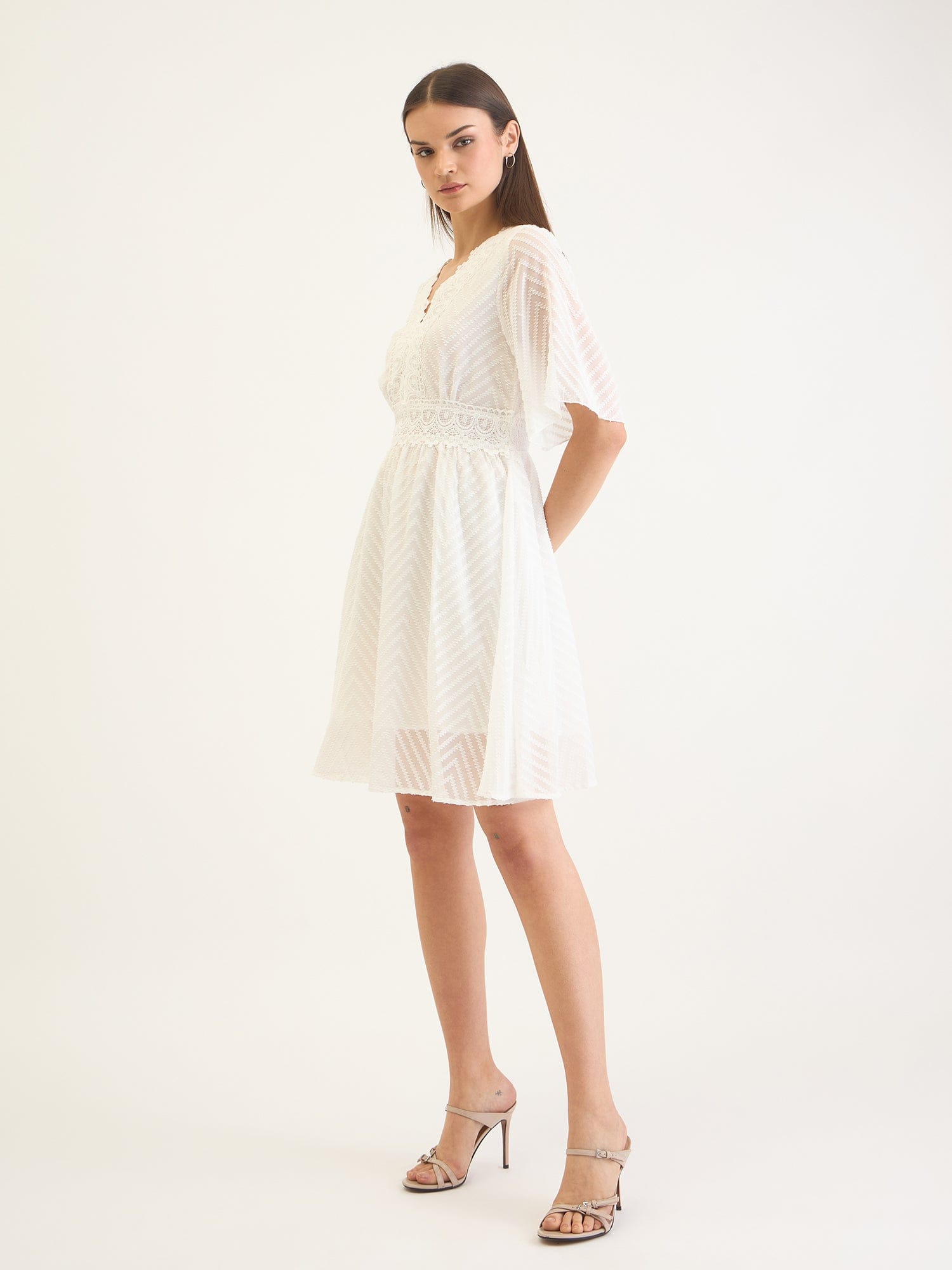 Elle Women White Solid V Neck Dress