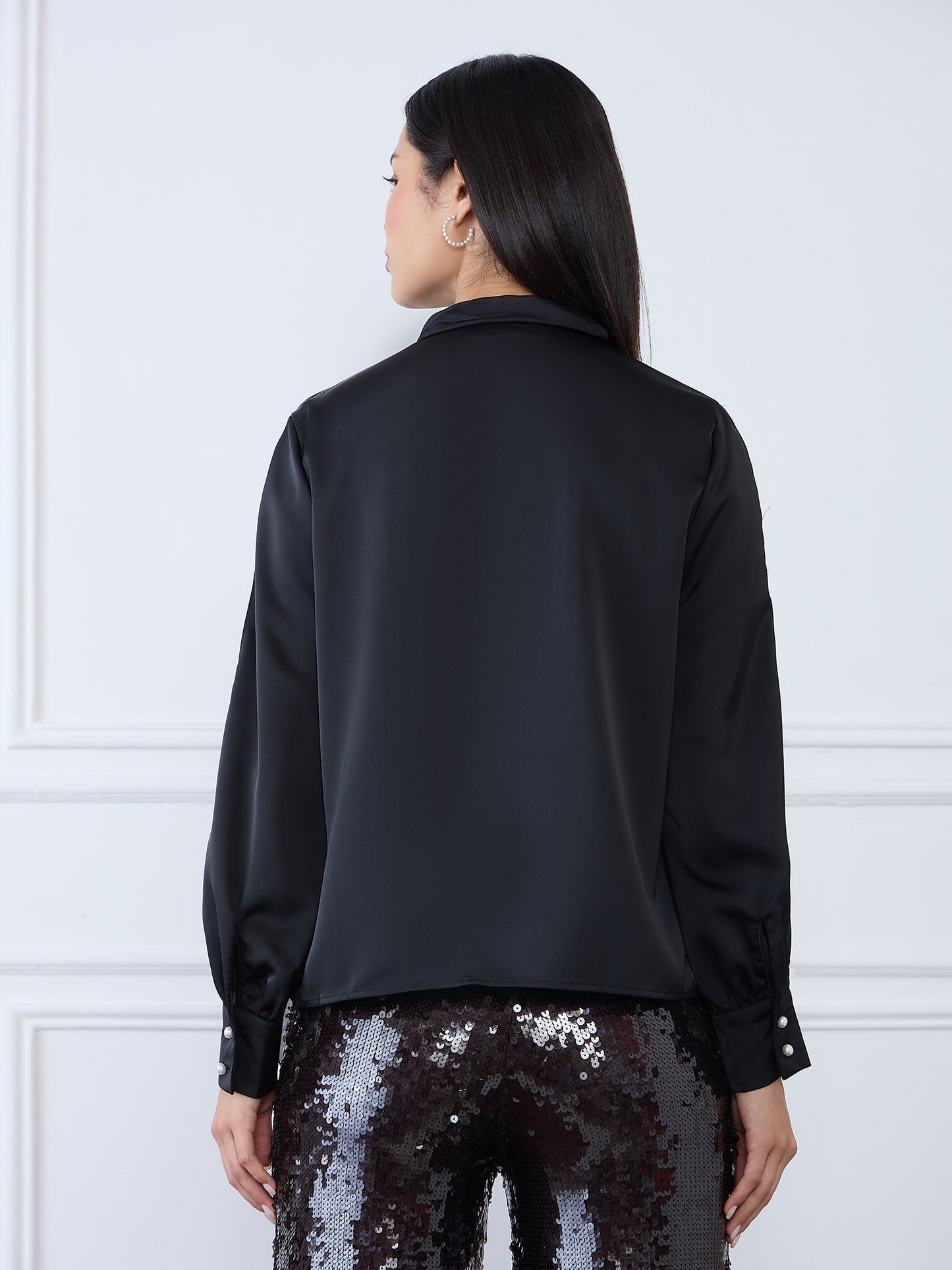 Iconic Women Black Solid Round Neck Top