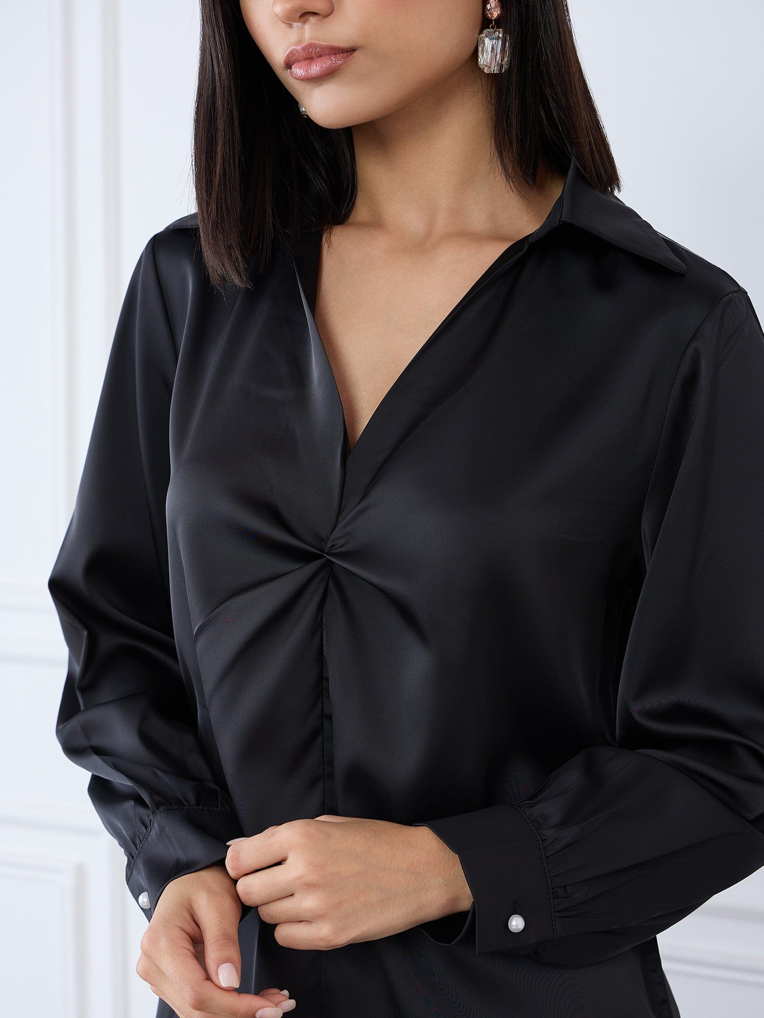 Iconic Women Black Solid Collar Top
