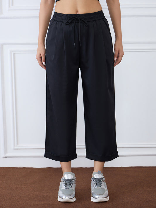 Iconic Women Black Balloon Fit Solid Trouser