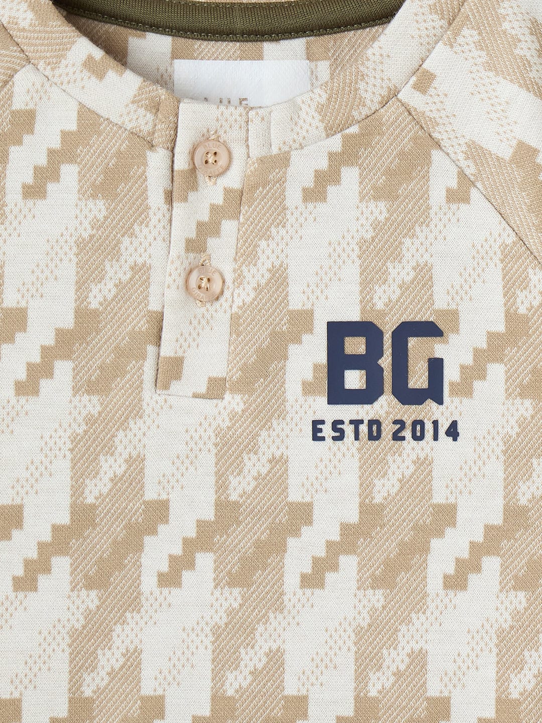 Blue Giraffe Boys White Solid Tshirt