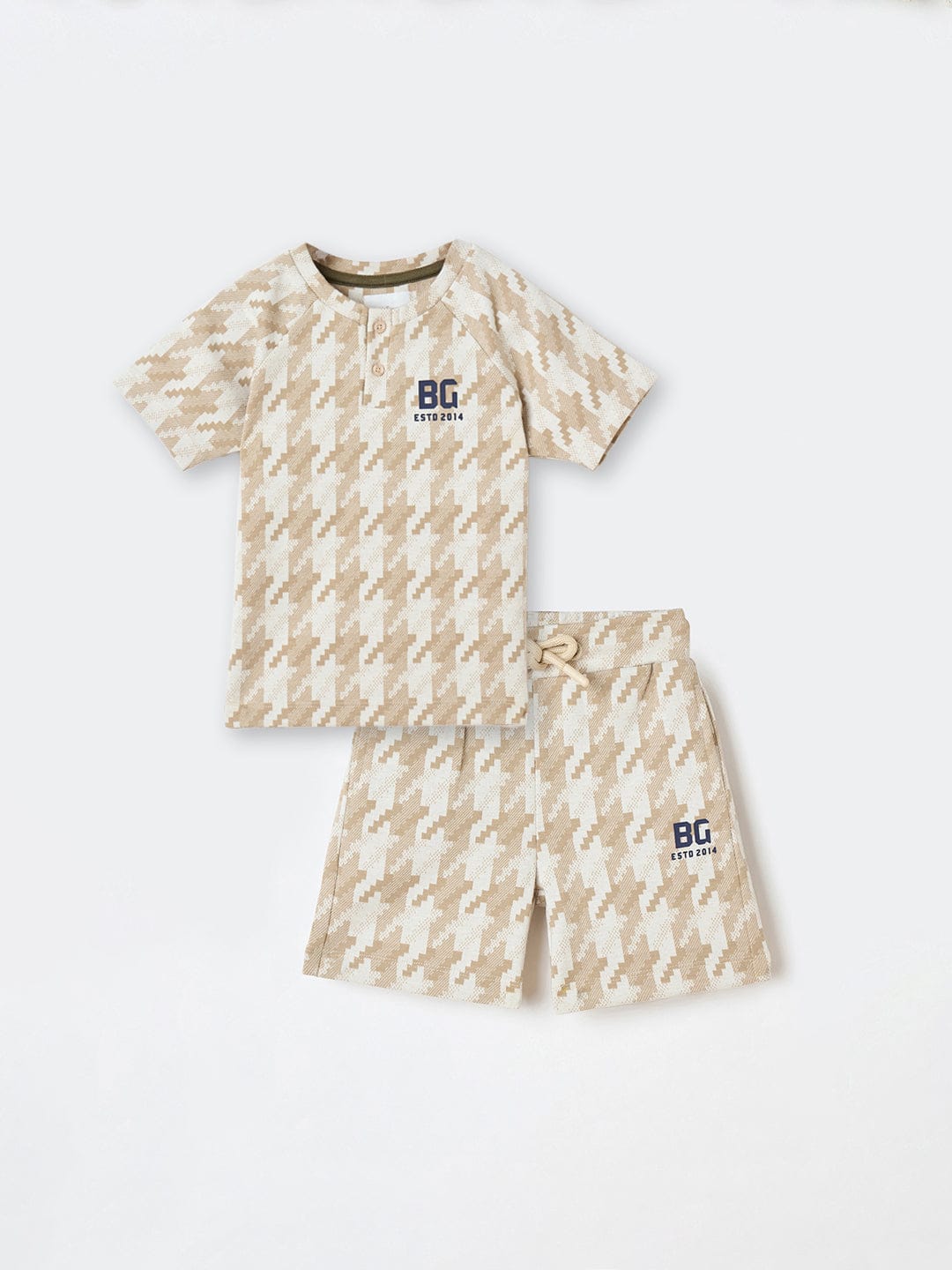 Blue Giraffe Boys White Solid Tshirt