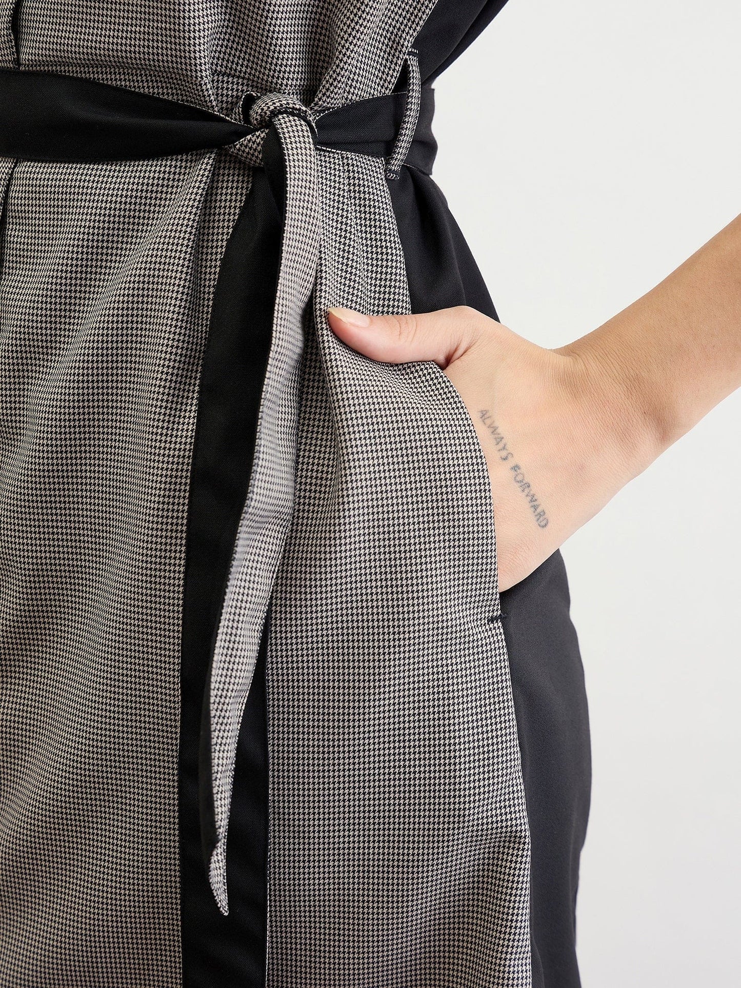 Iconic Women Black Solid & Checks Collar Dress