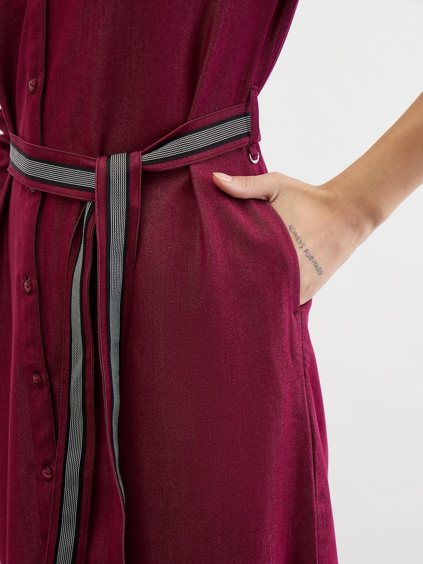 Iconic Women Red Solid Collar Dress