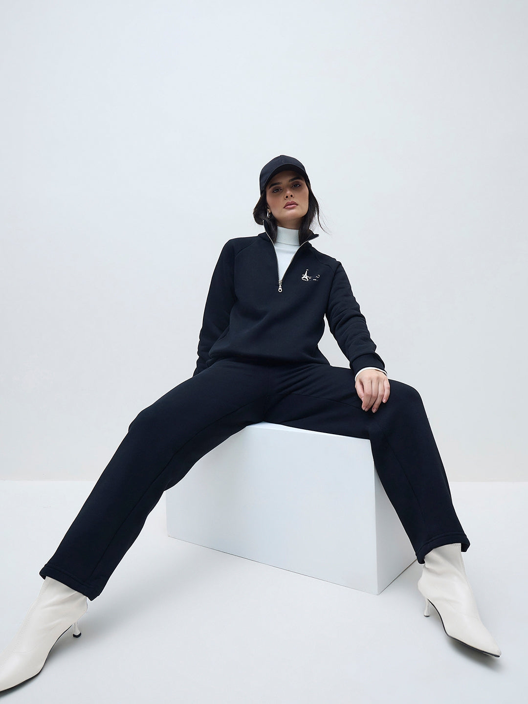 ELLE Women Black Blended Solid Sweatpant