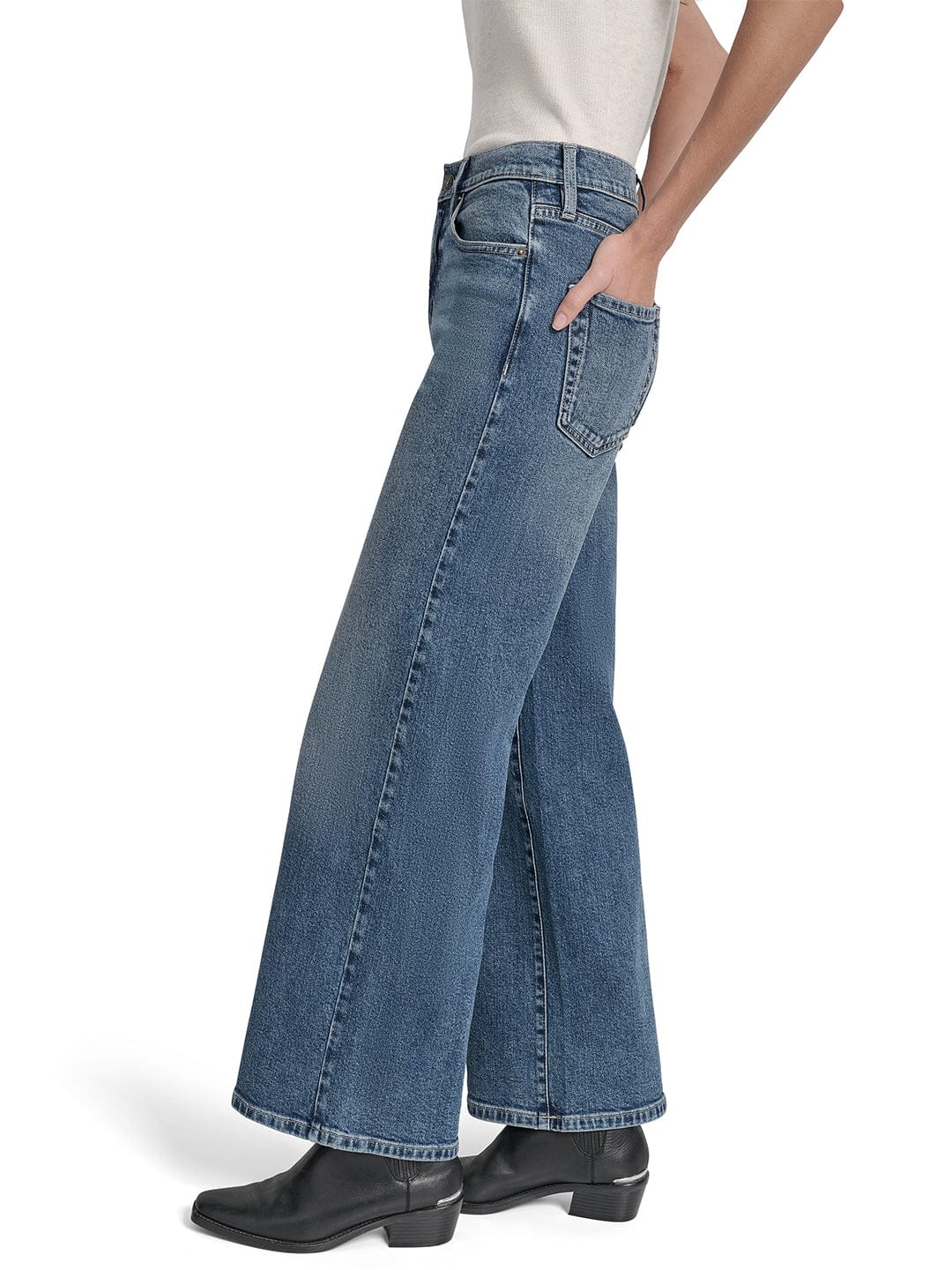 DKNY Women Blue Flared Washed Jeans