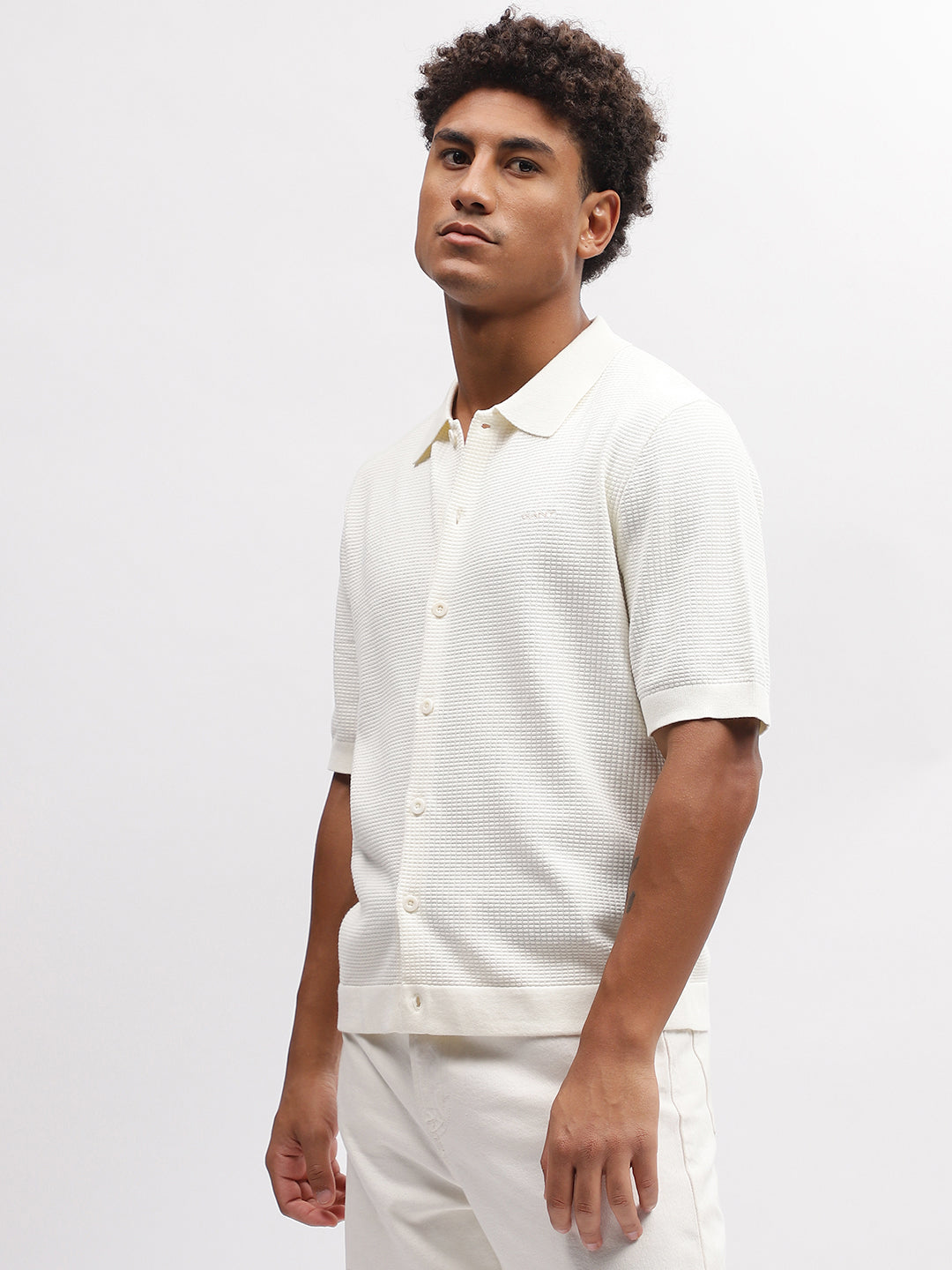 Gant Men Cream Solid Spread Collar Short Sleeves Shirt