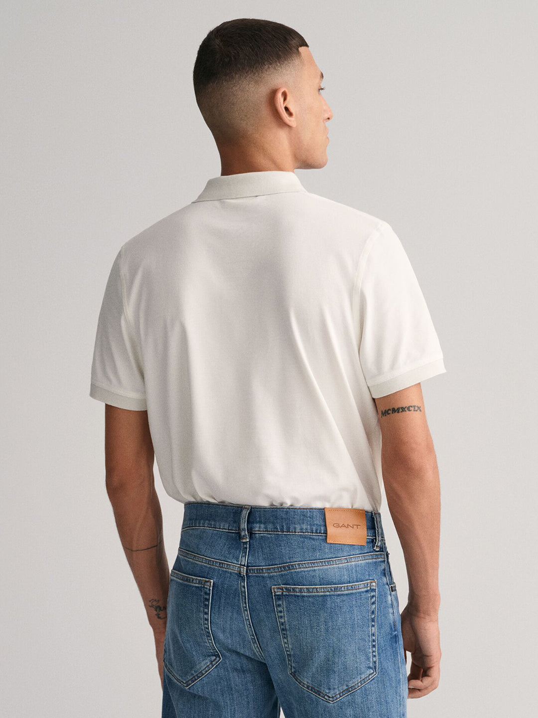 Gant Men White Solid Collared Short Sleeves Polo Tshirt