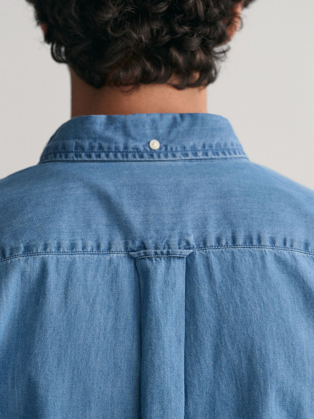 Gant Men Blue Solid Button-Down Collar Full Sleeves Shirt