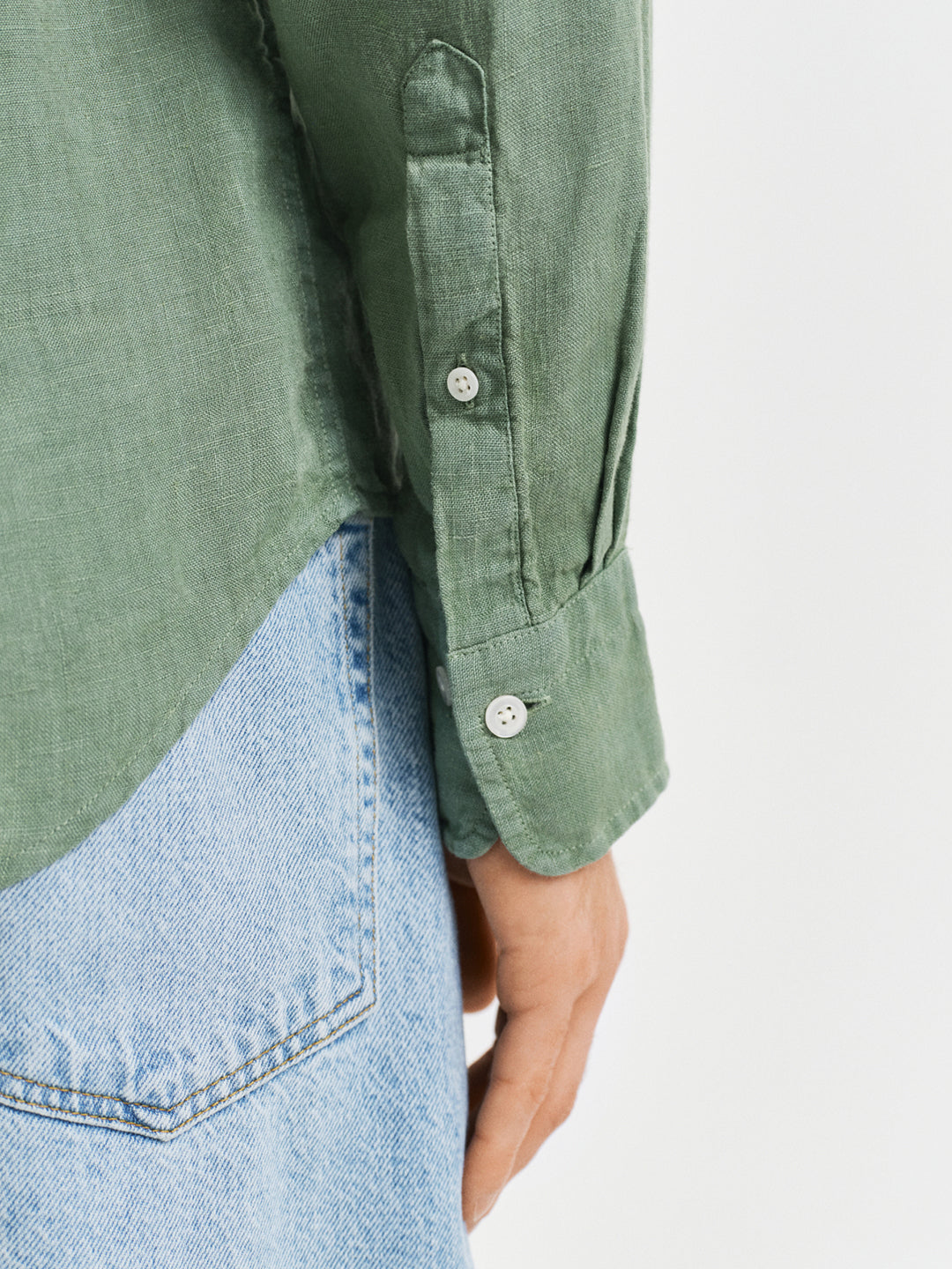 Gant Men Green Regular Fit Solid Linen Shirt