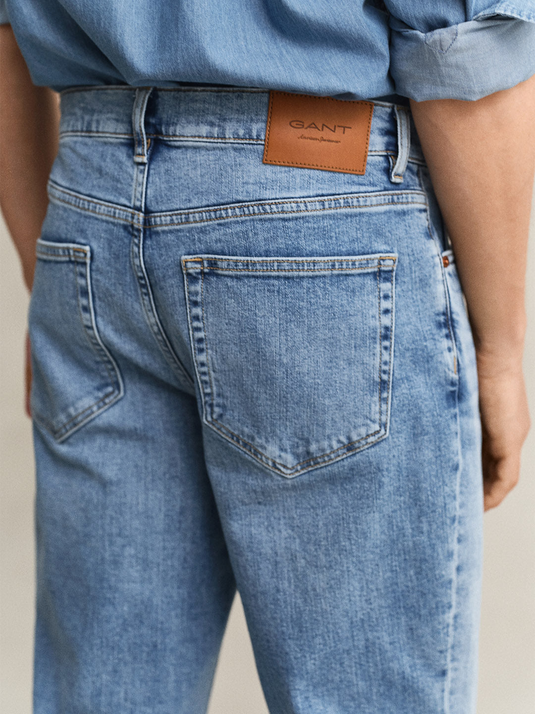 Gant Men Blue Solid Stretchable Regular Fit Jeans