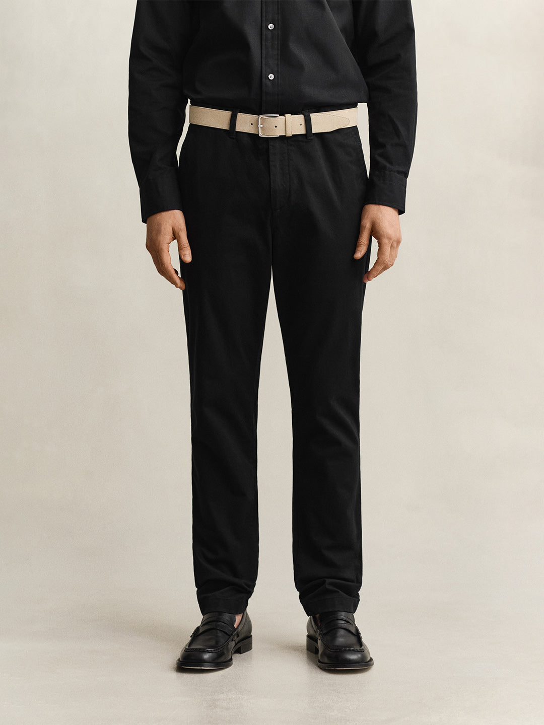Gant Men Black Solid Stretchable Slim Fit Trouser