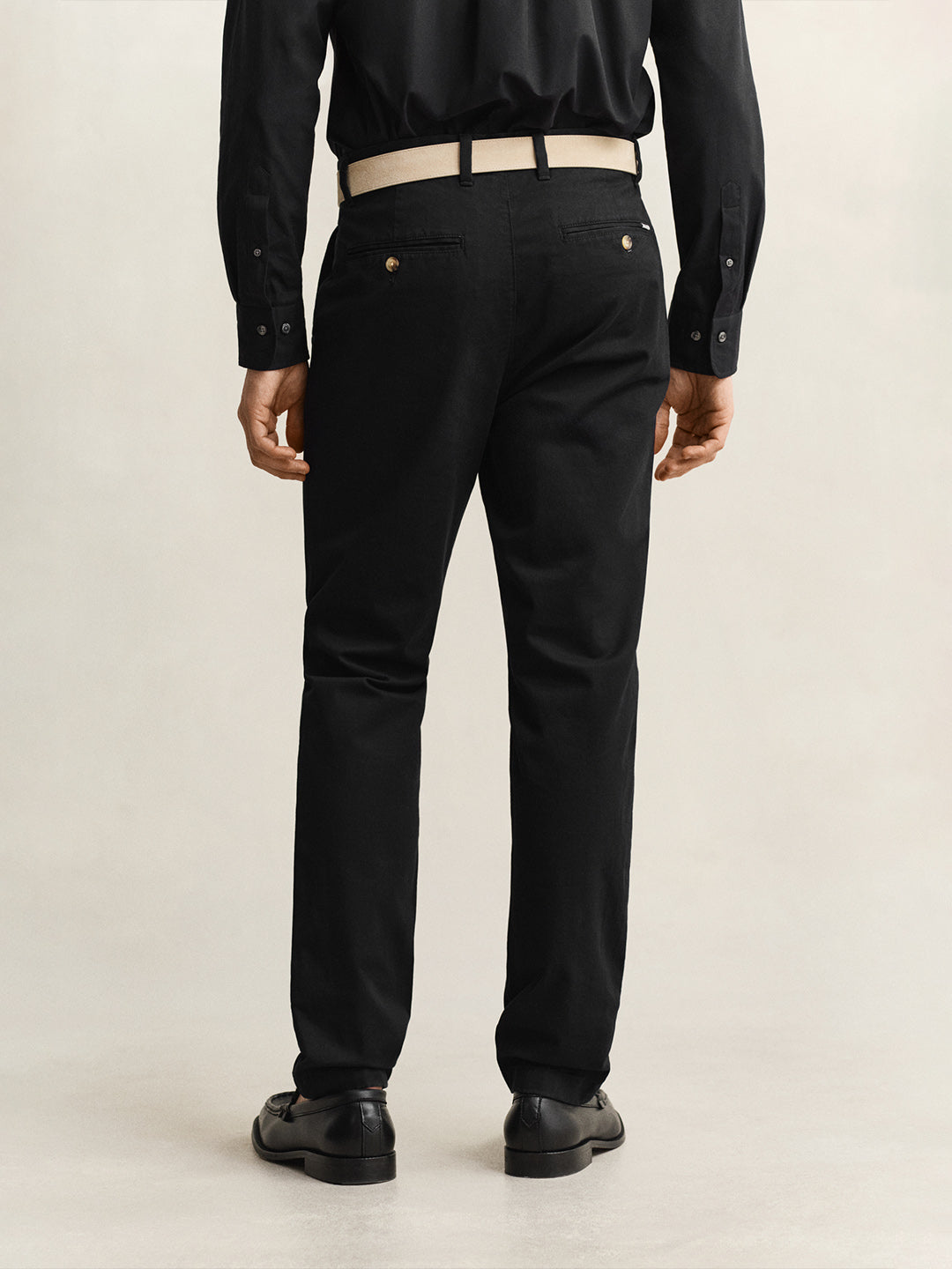 Gant Men Black Solid Stretchable Slim Fit Trouser